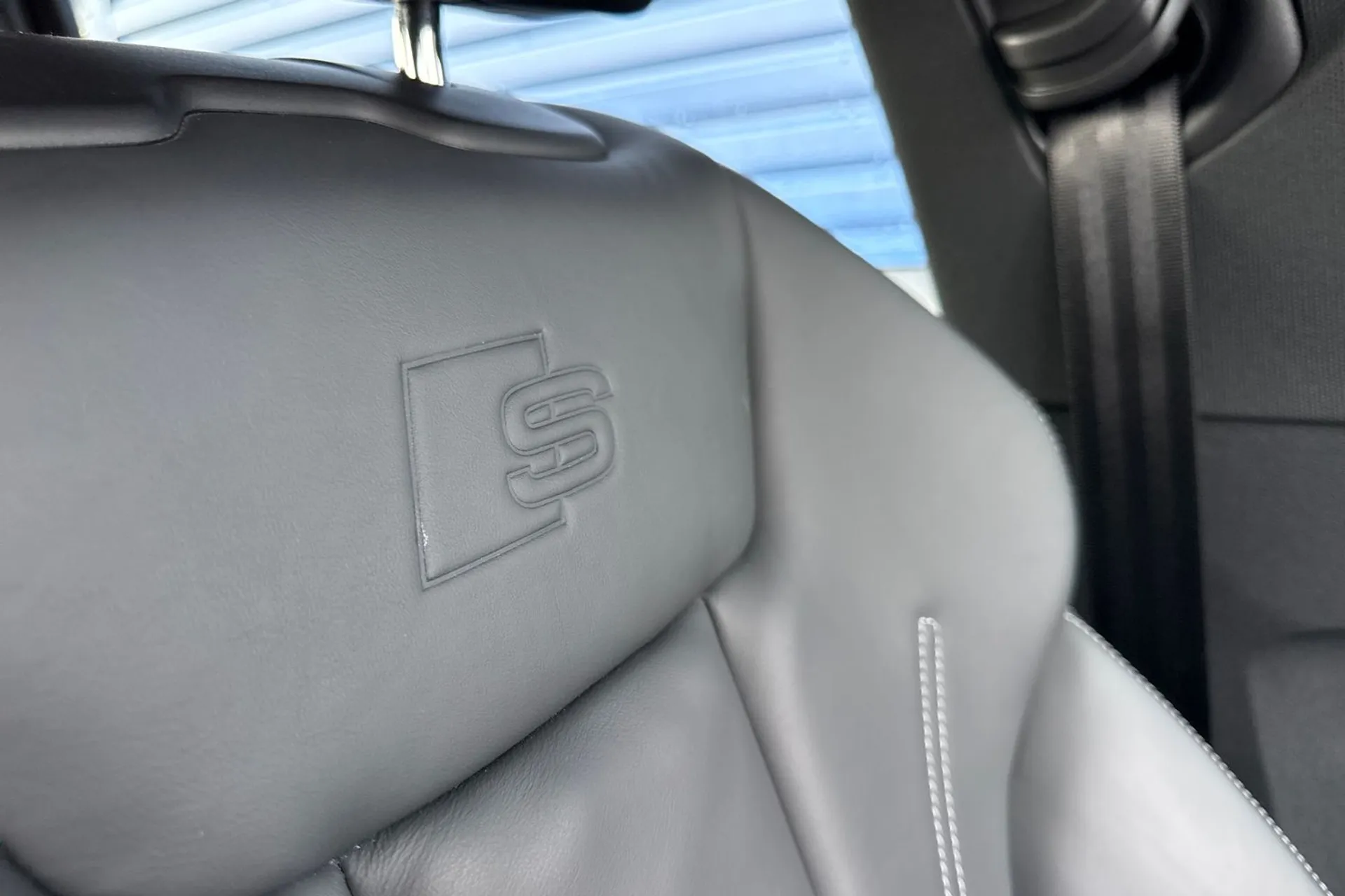 Audi A4 thumbnail image number 38