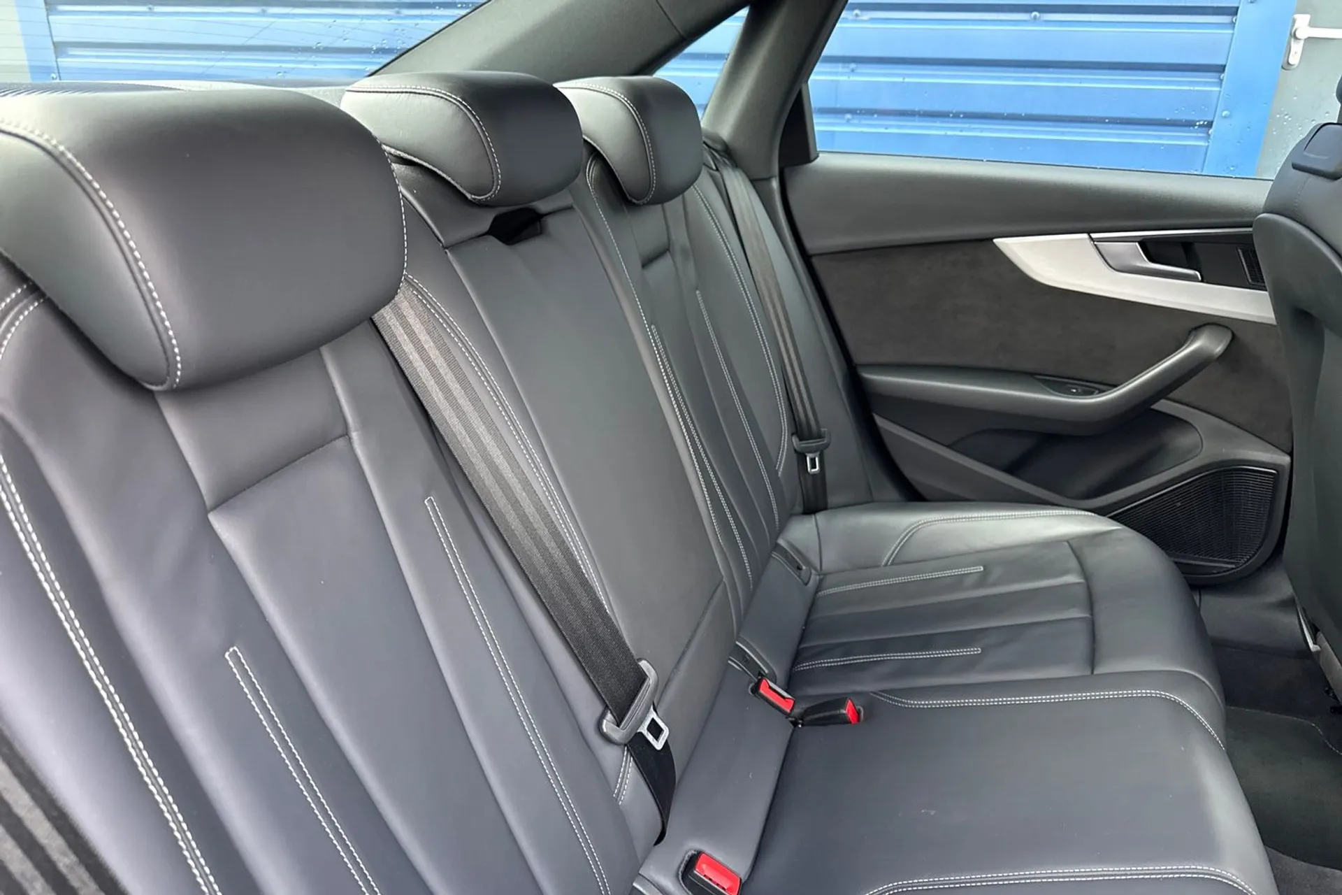 Audi A4 thumbnail image number 31