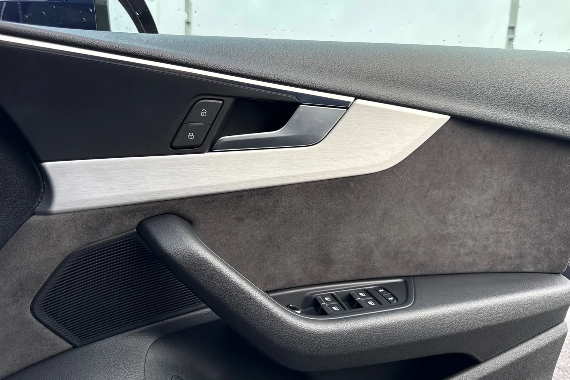 Audi A4 thumbnail image number 52