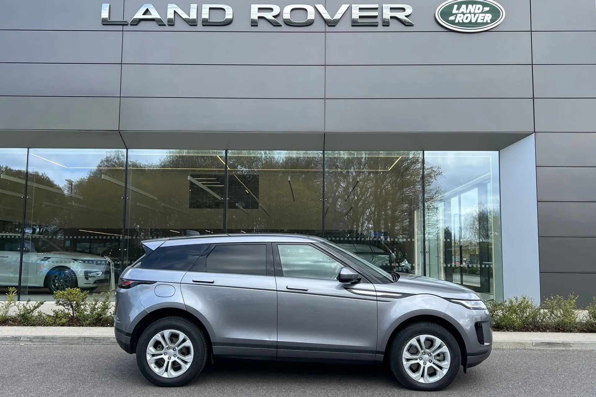 LAND ROVER RANGE ROVER EVOQUE thumbnail image number 2