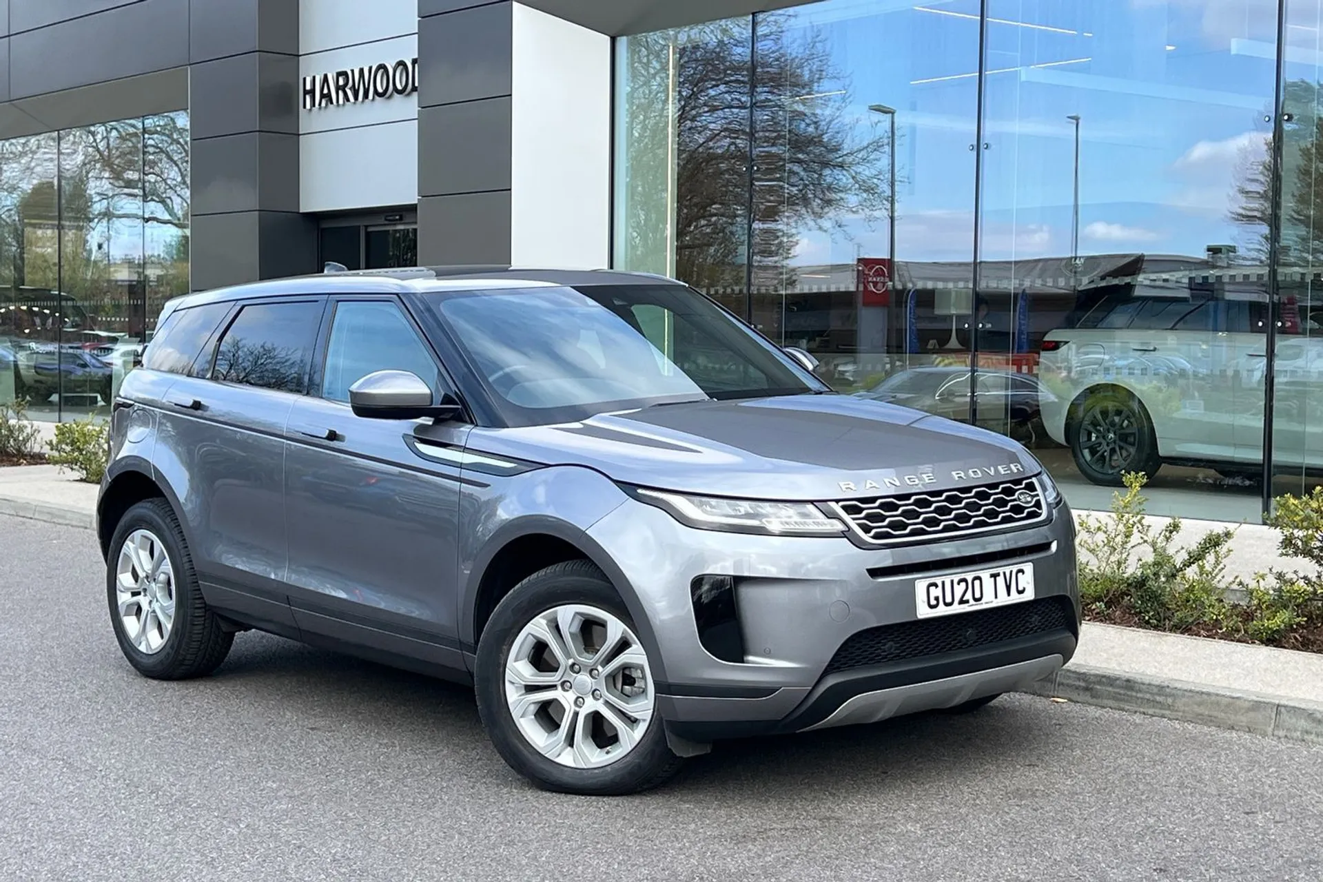 LAND ROVER RANGE ROVER EVOQUE focused image