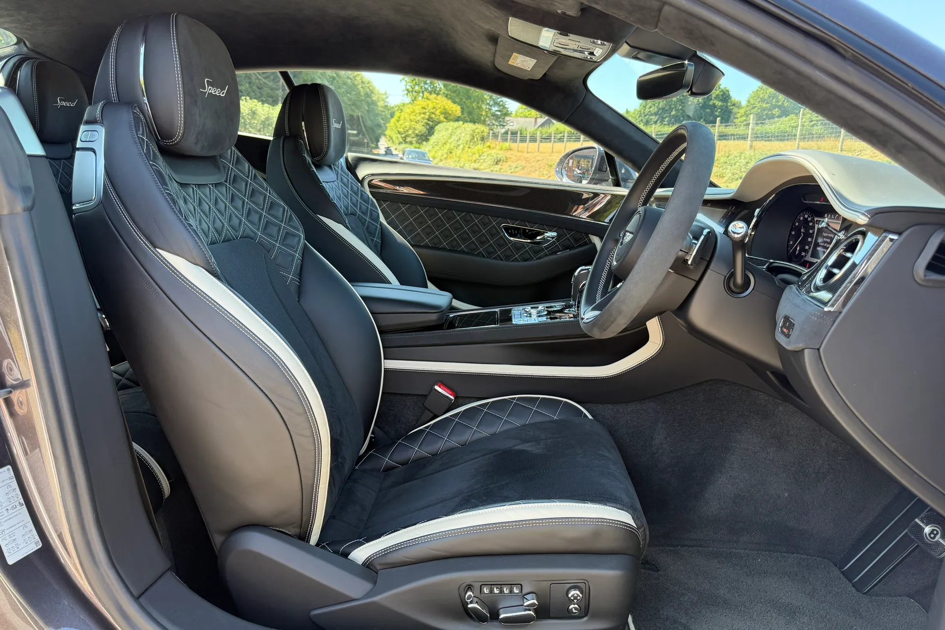 Bentley CONTINENTAL GT thumbnail image number 23