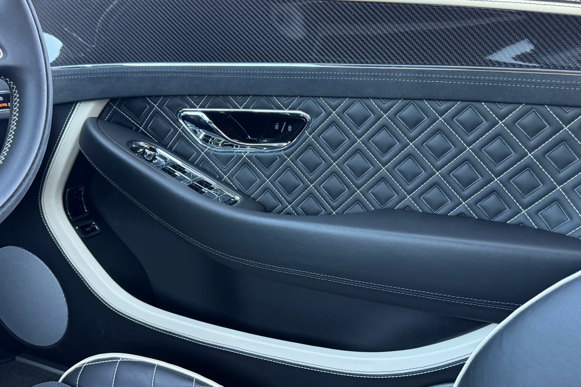 Bentley CONTINENTAL GT thumbnail image number 34