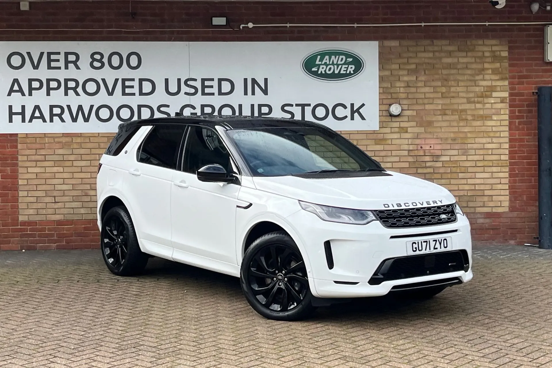 LAND ROVER DISCOVERY SPORT focused image