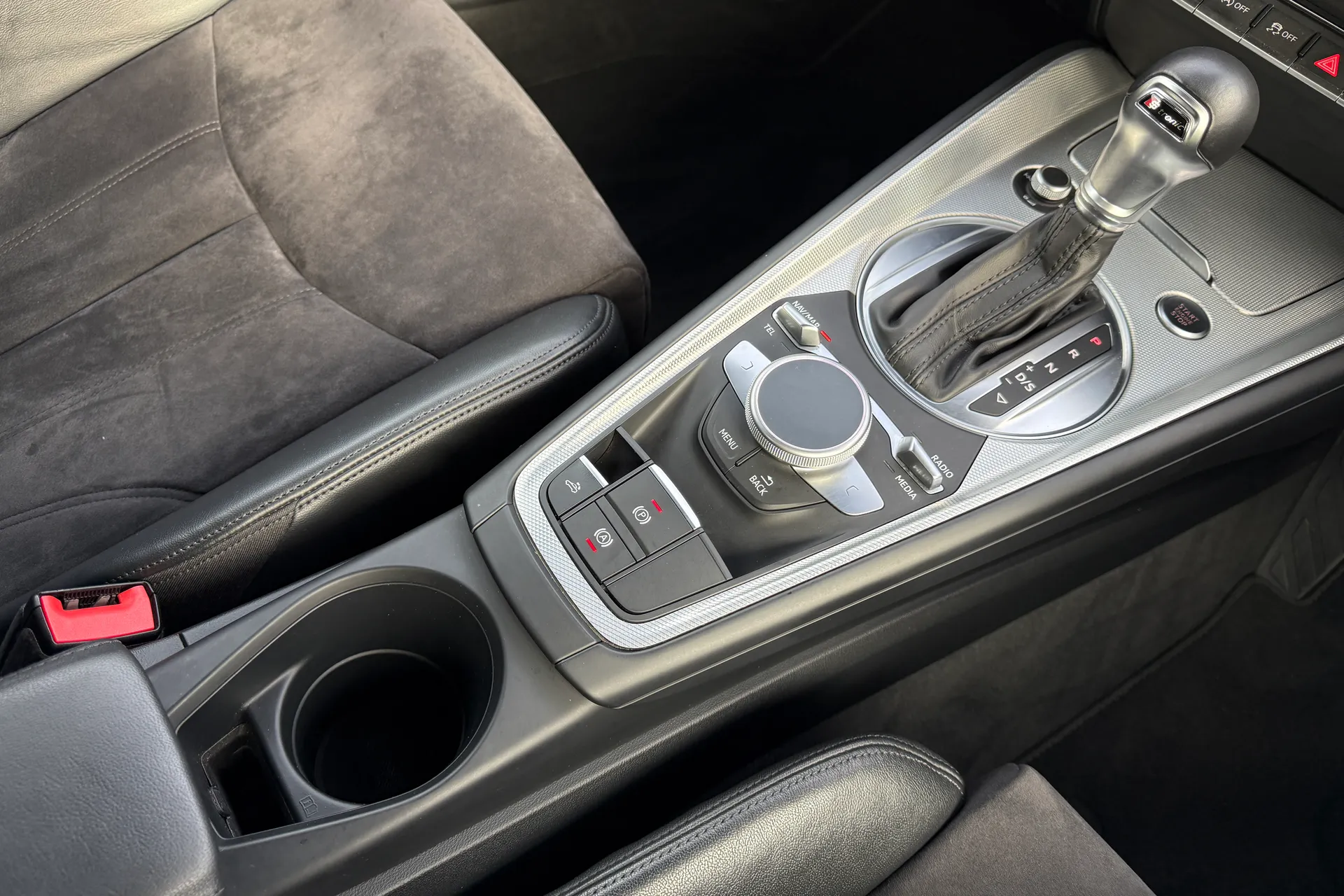 Audi TT thumbnail image number 36