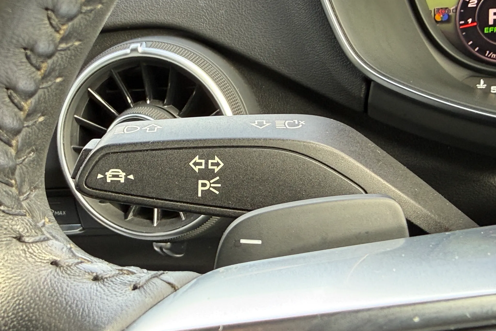 Audi TT thumbnail image number 17