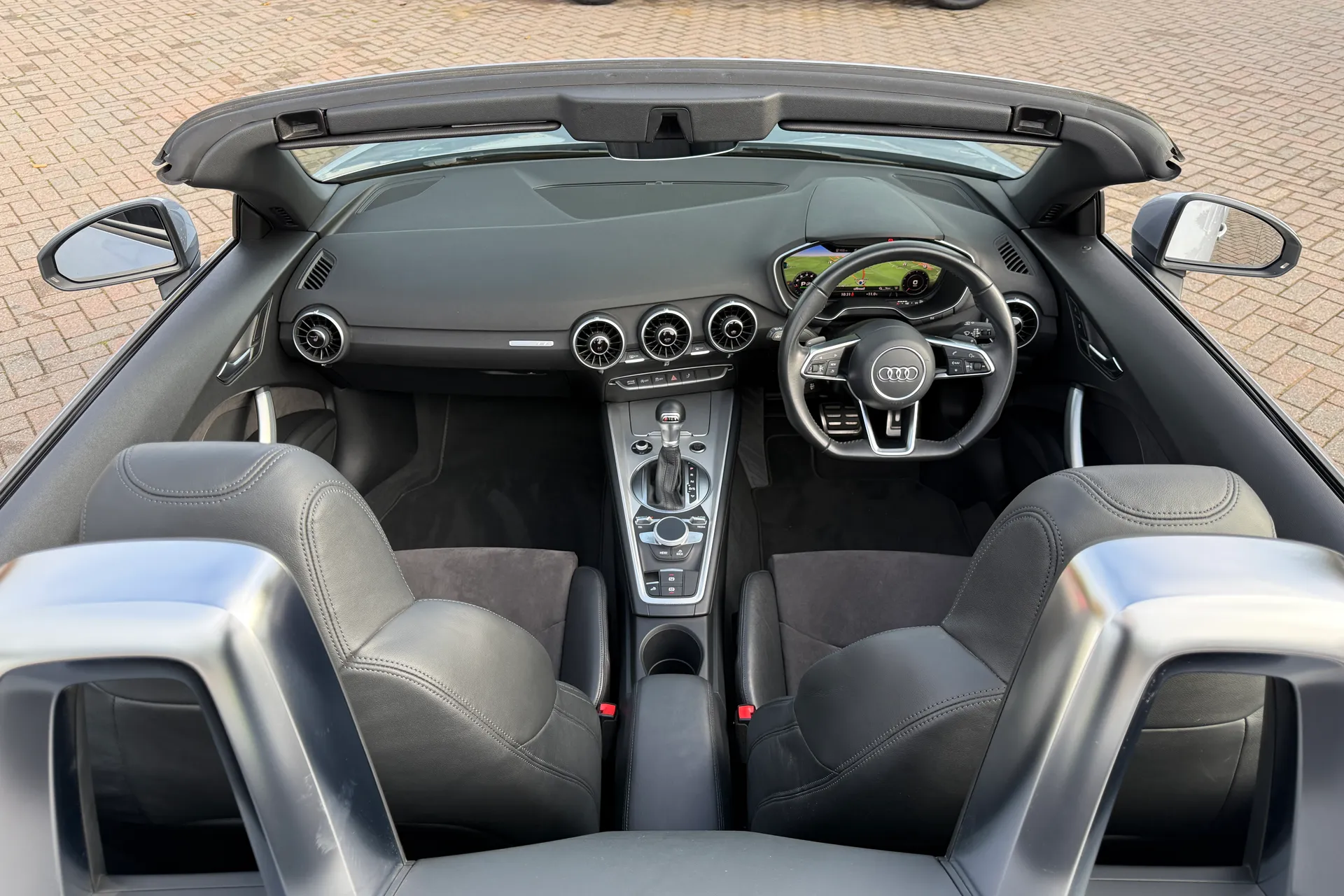 Audi TT thumbnail image number 3