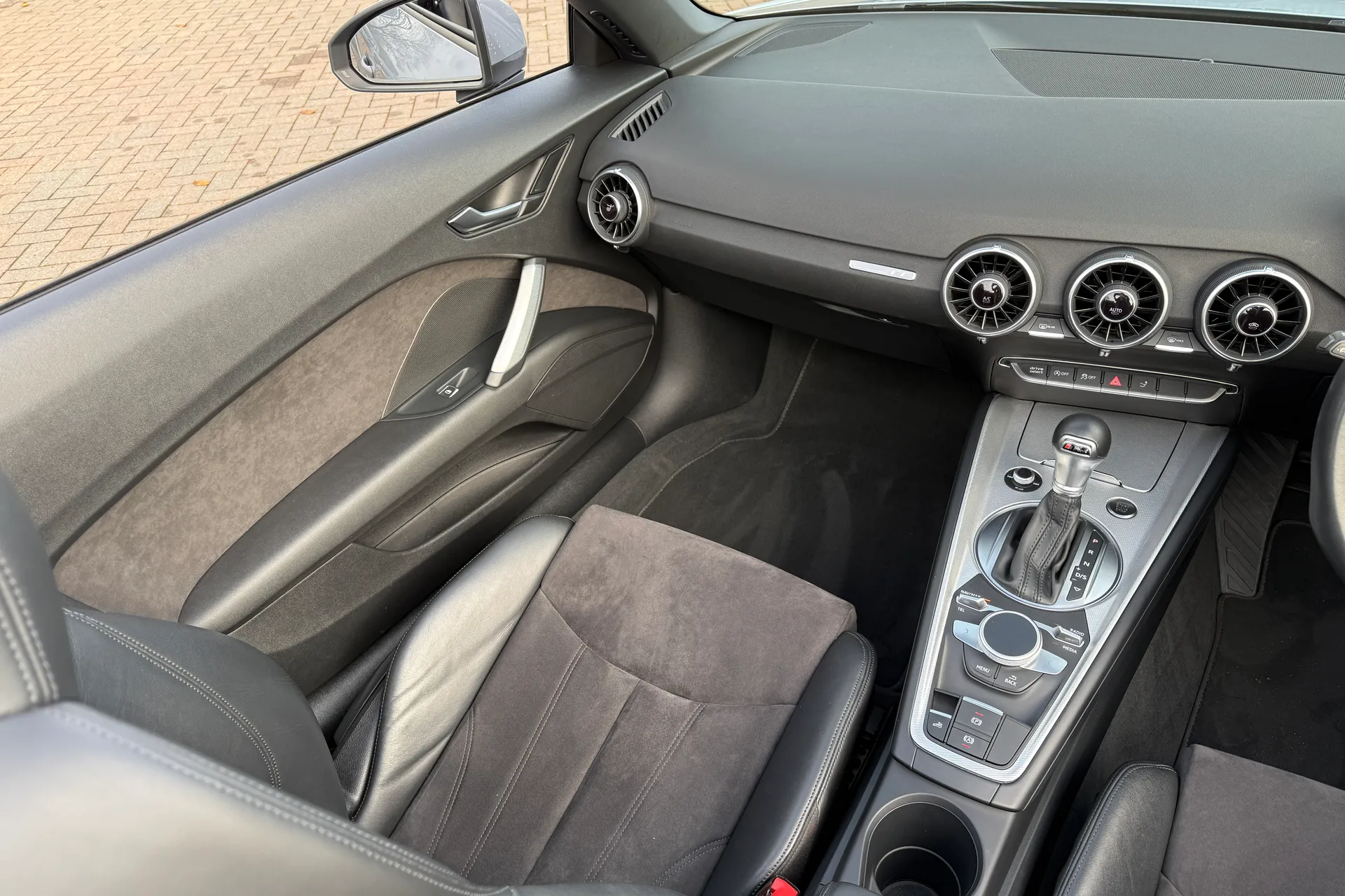 Audi TT thumbnail image number 35