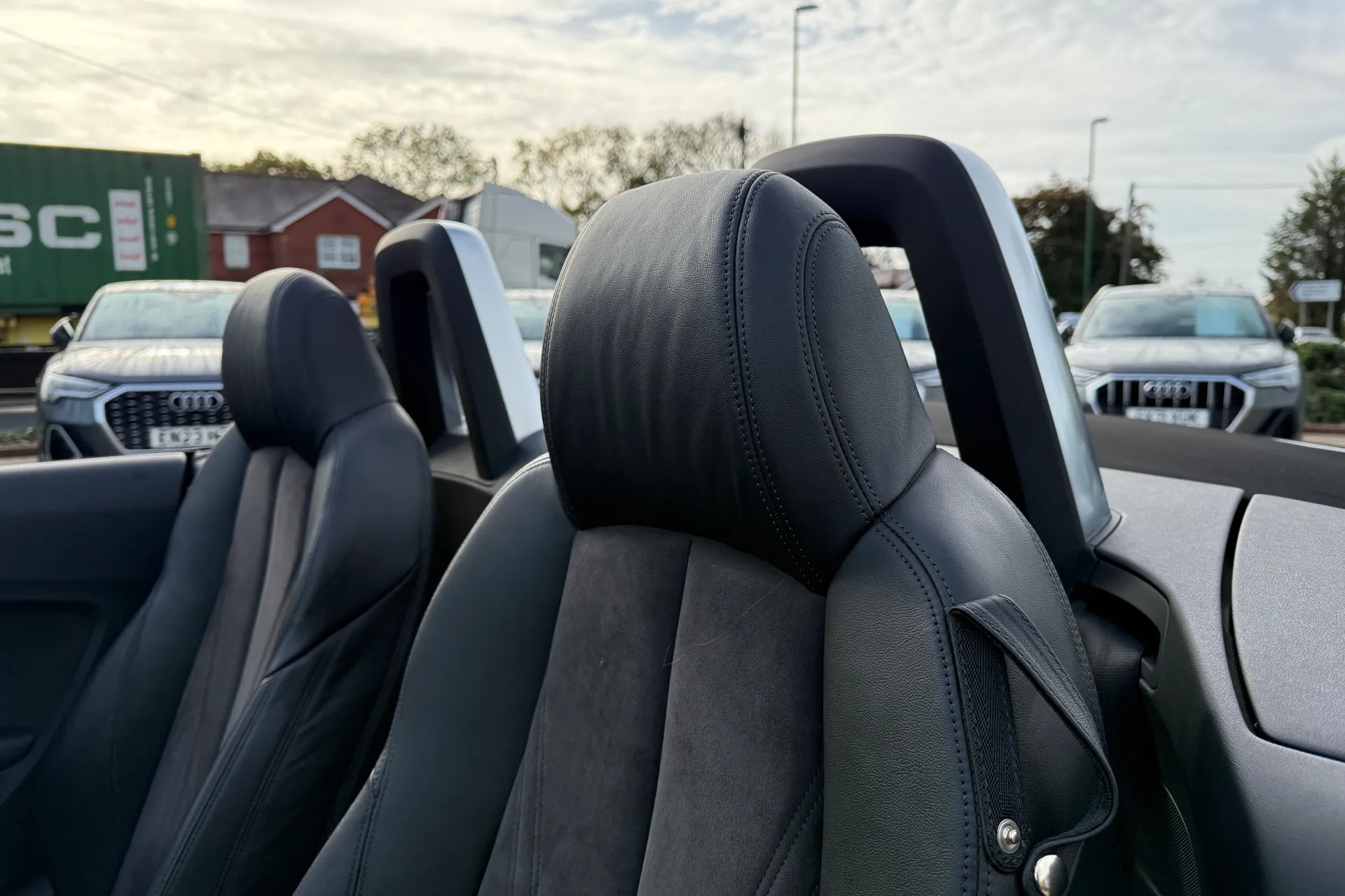 Audi TT thumbnail image number 30