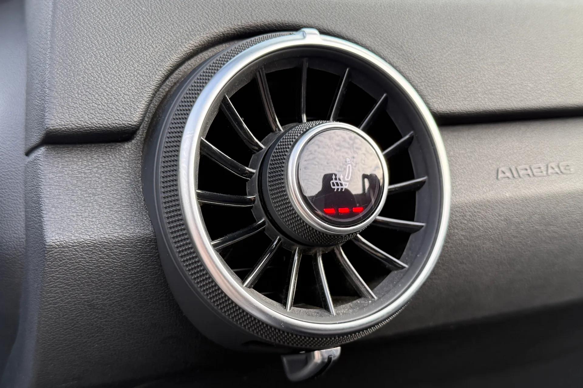 Audi TT thumbnail image number 15