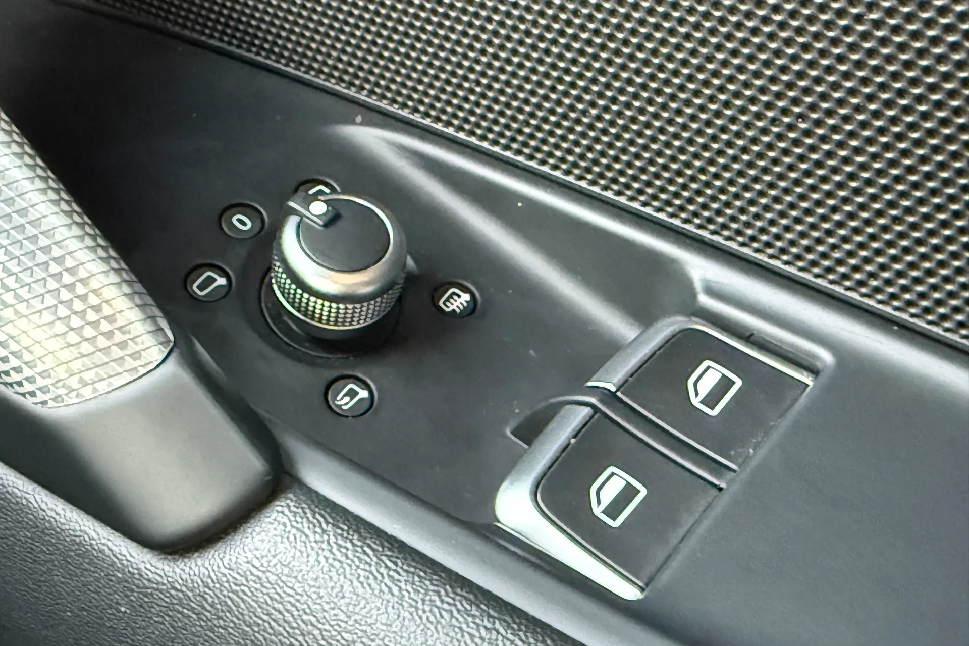 Audi TT thumbnail image number 18