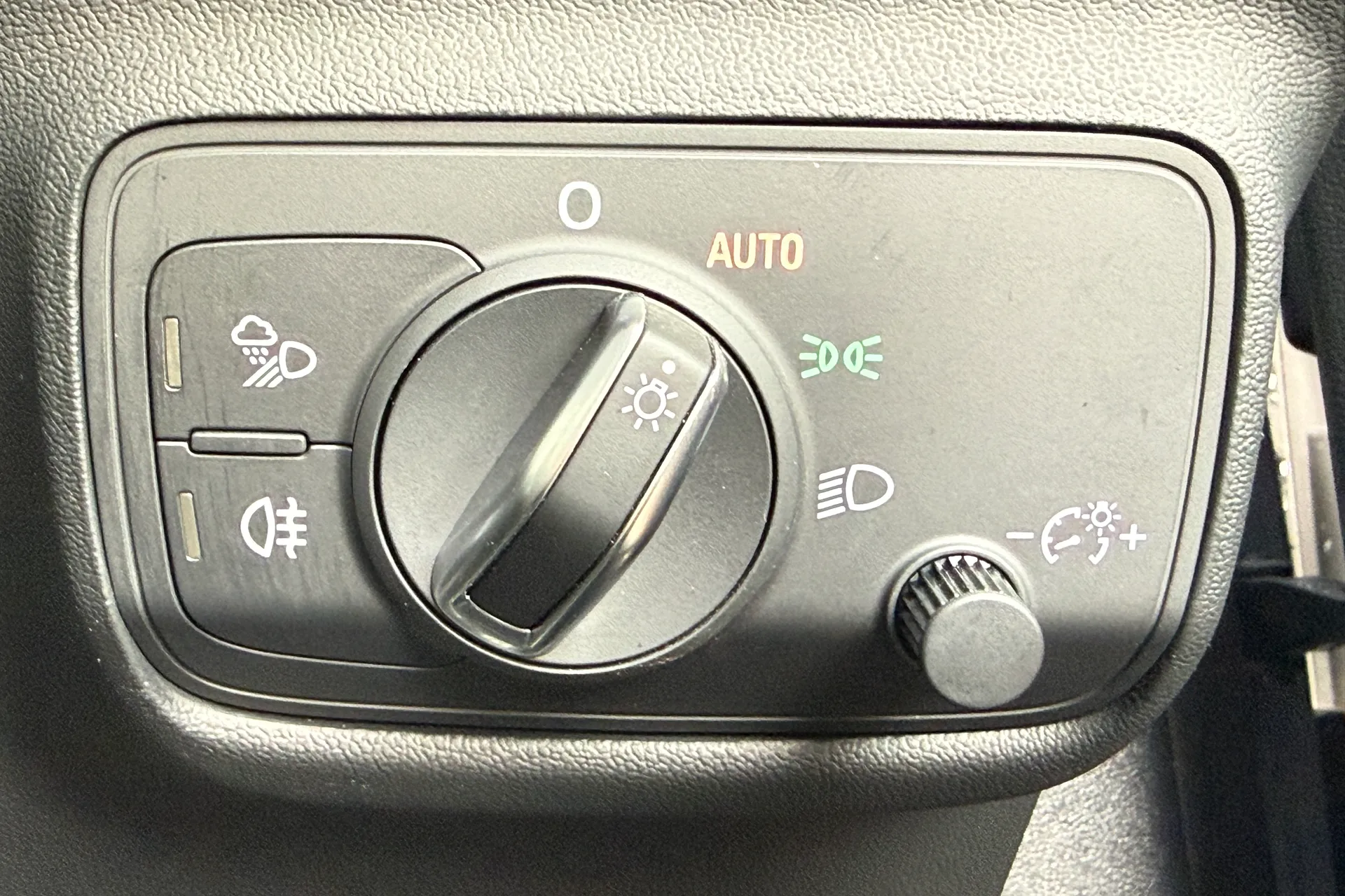 Audi TT thumbnail image number 22