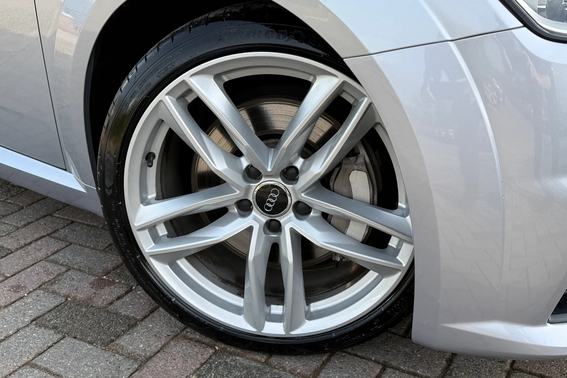 Audi TT thumbnail image number 7