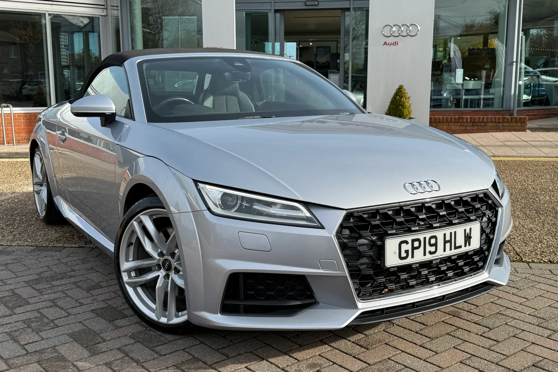 Audi TT thumbnail image number 41