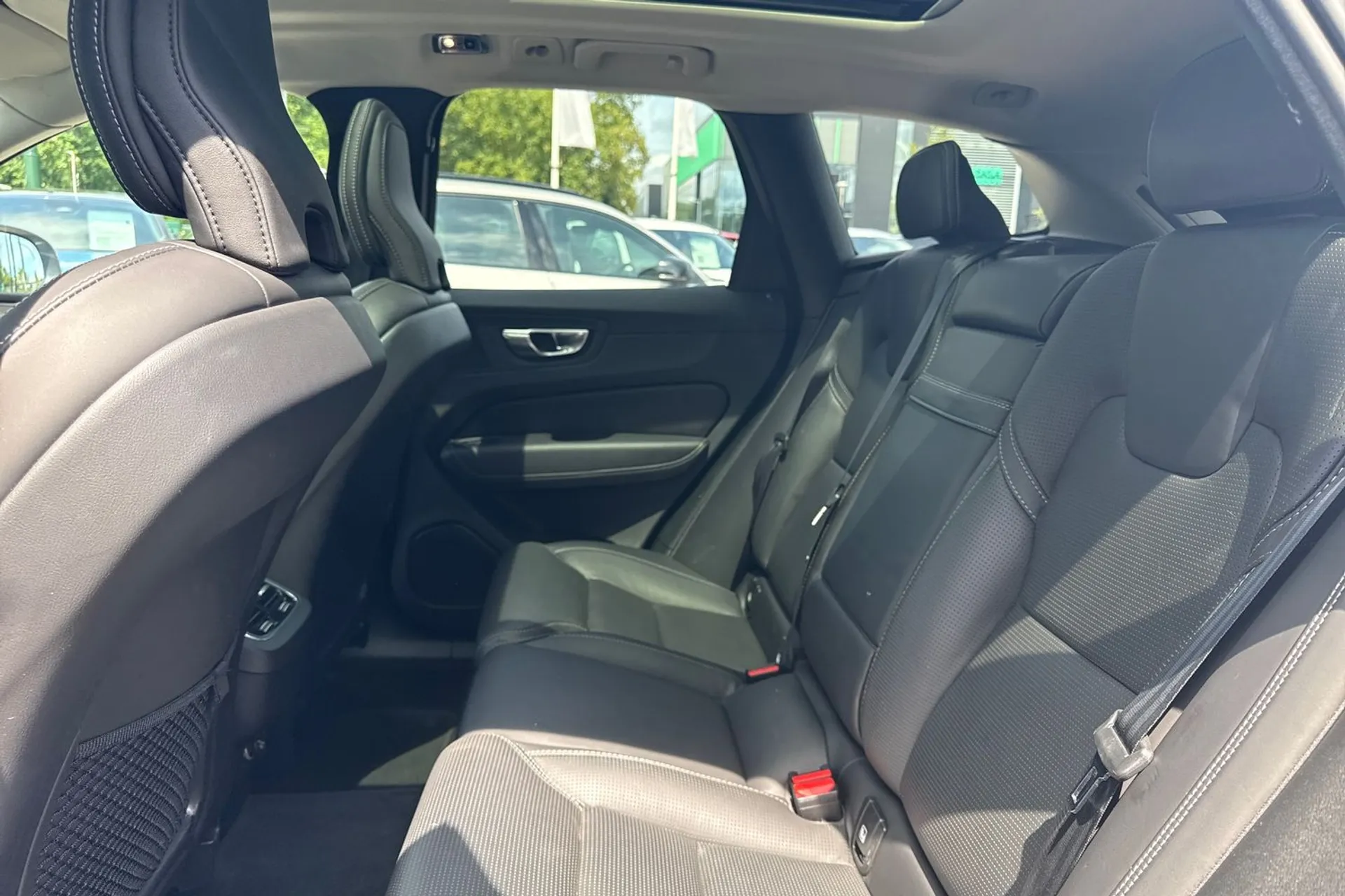 Volvo XC60 thumbnail image number 31