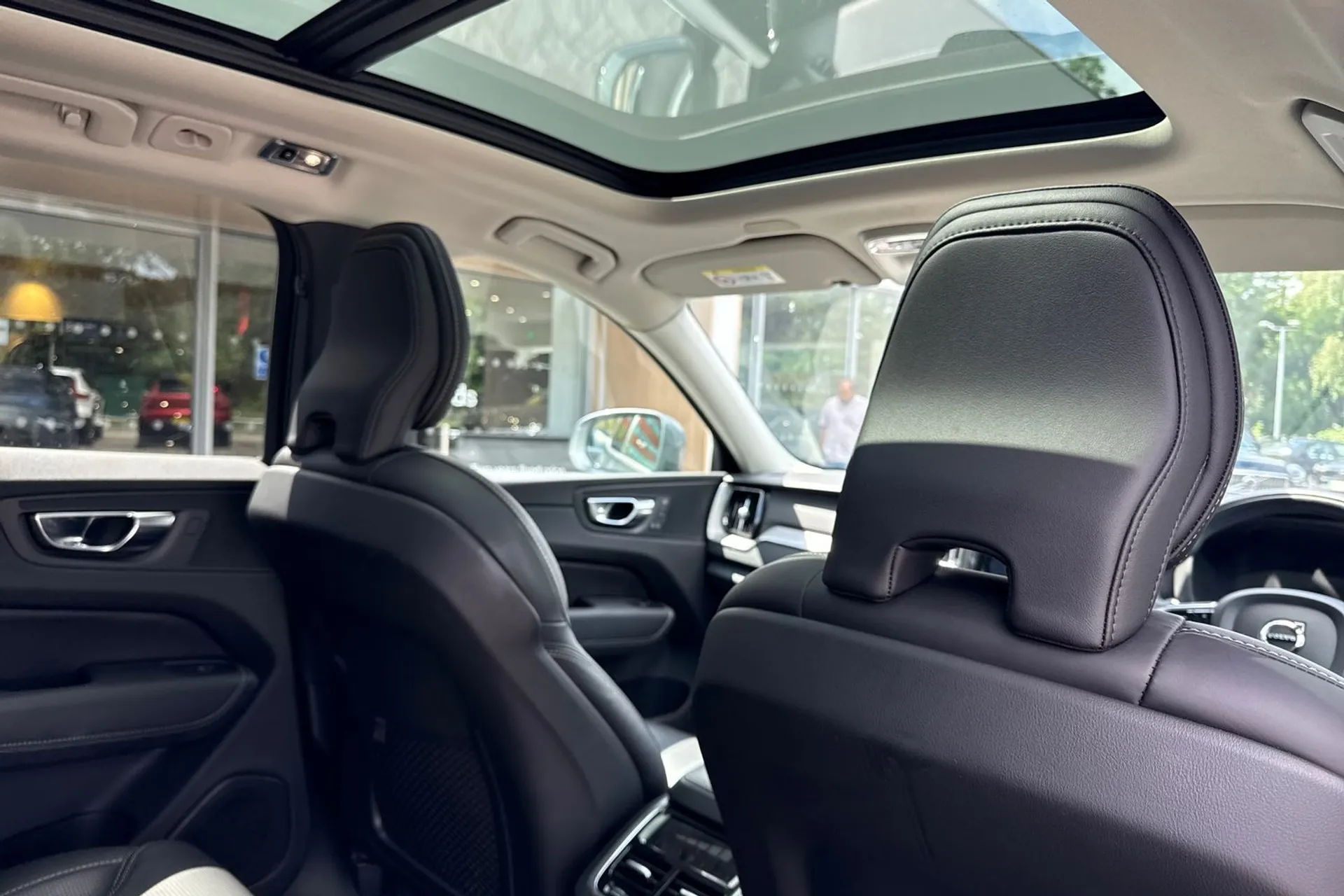 Volvo XC60 thumbnail image number 25