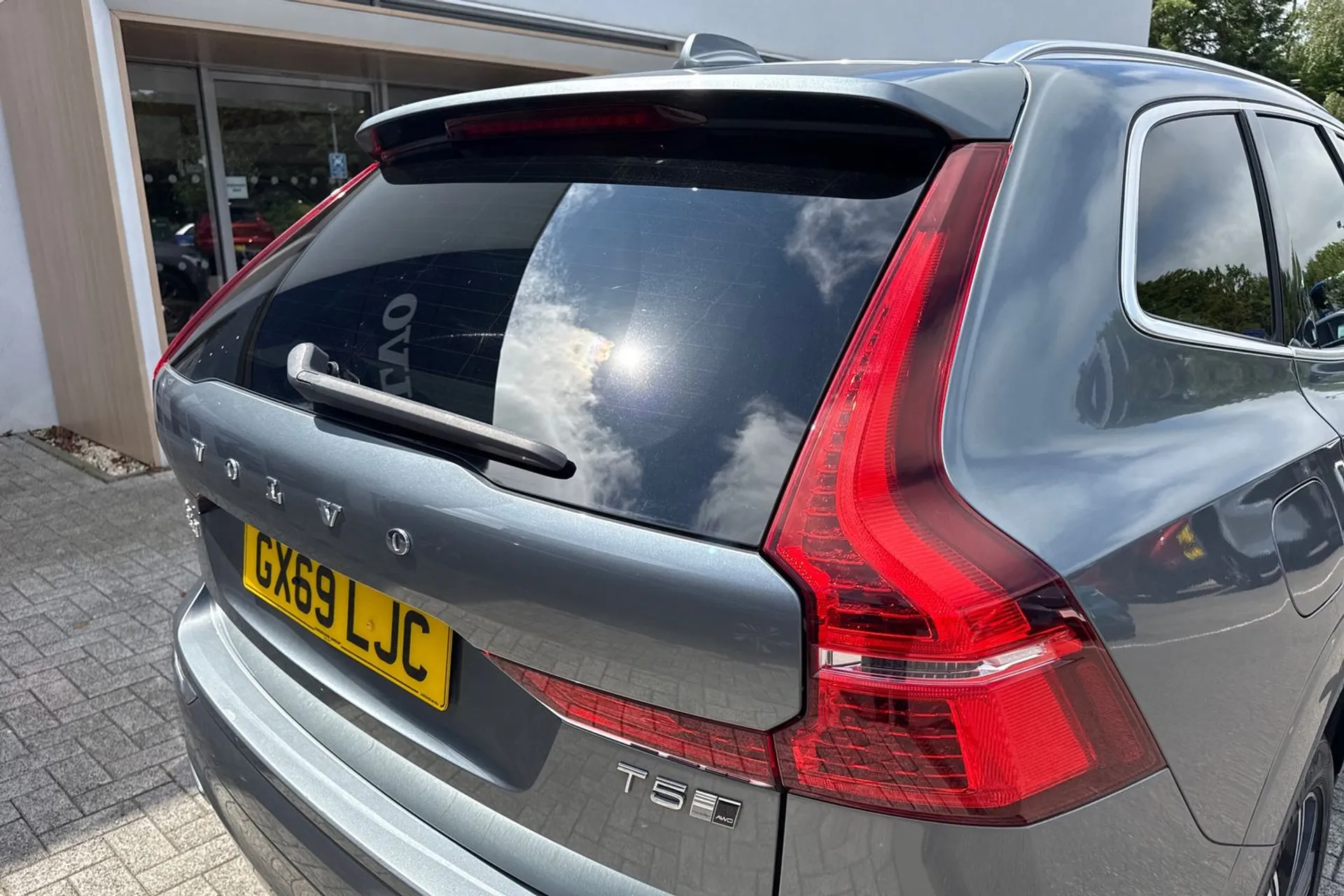 Volvo XC60 thumbnail image number 17