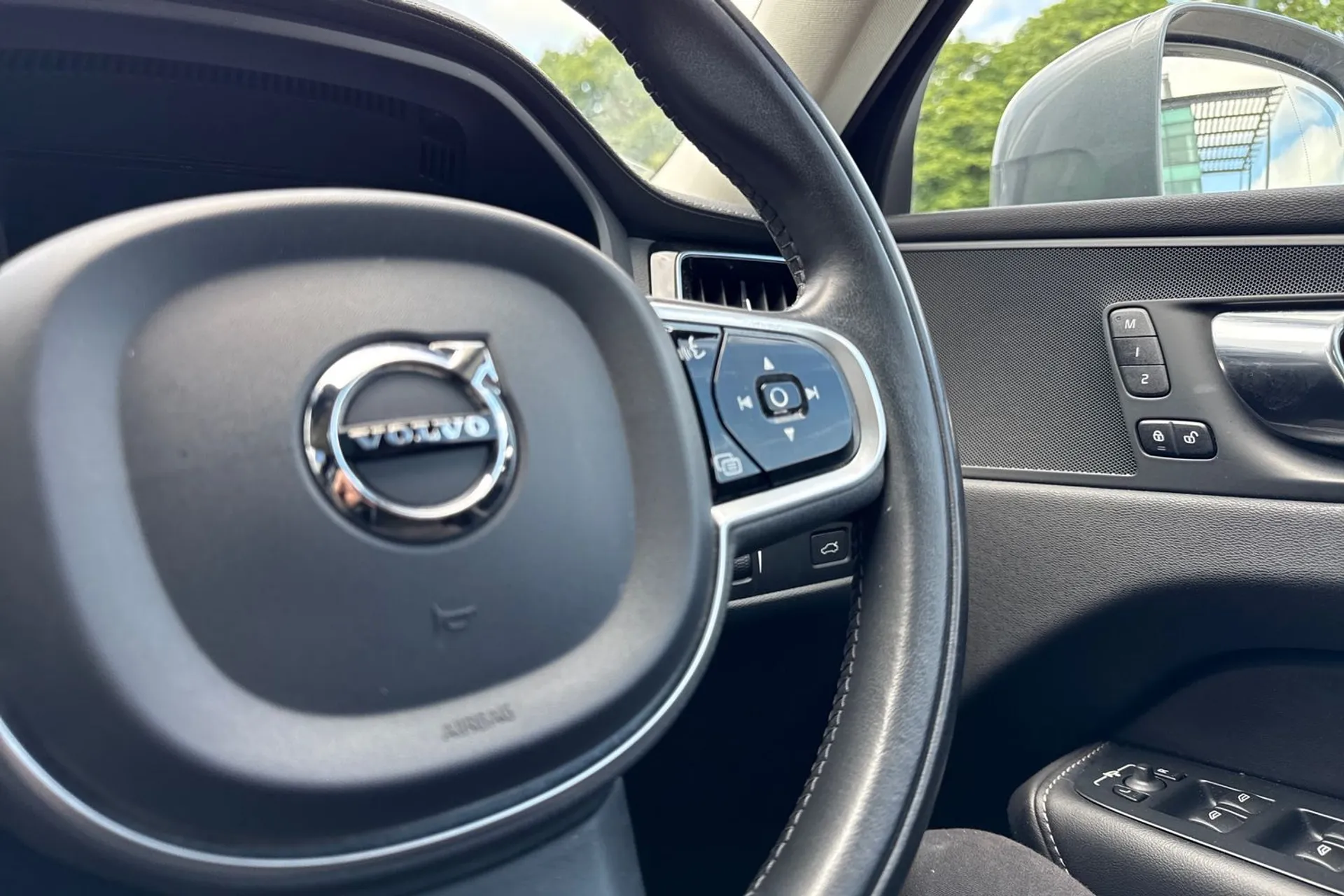 Volvo XC60 thumbnail image number 38