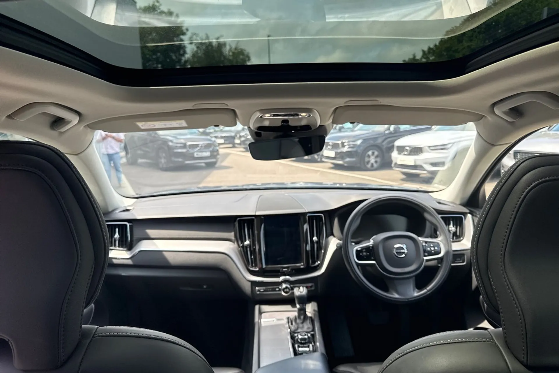 Volvo XC60 thumbnail image number 3