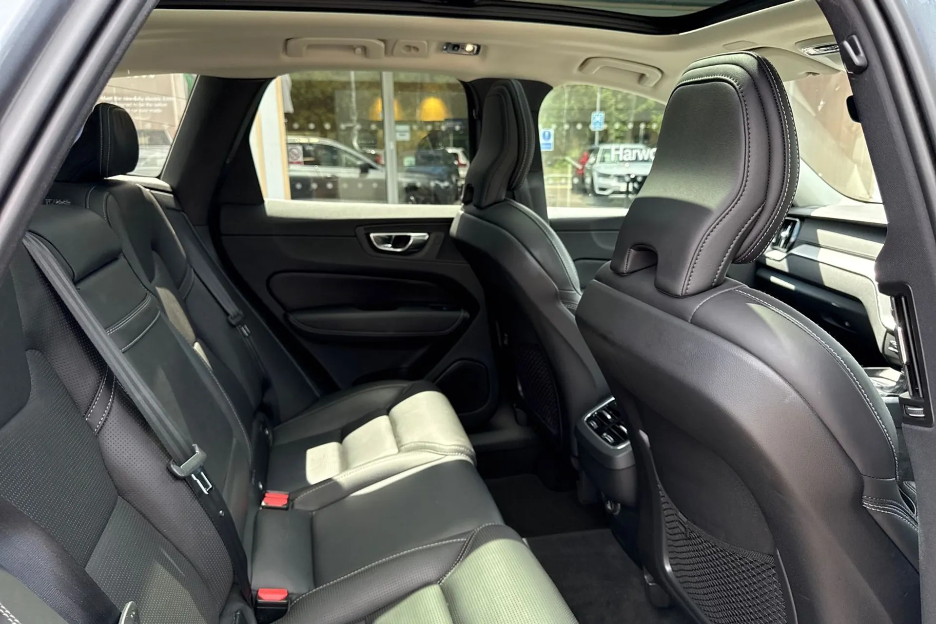 Volvo XC60 thumbnail image number 24