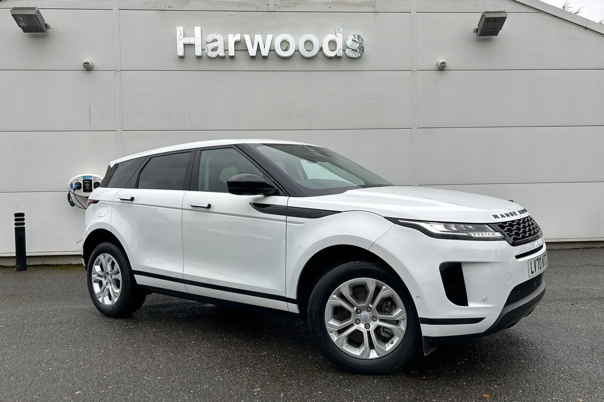 LAND ROVER RANGE ROVER EVOQUE focused image