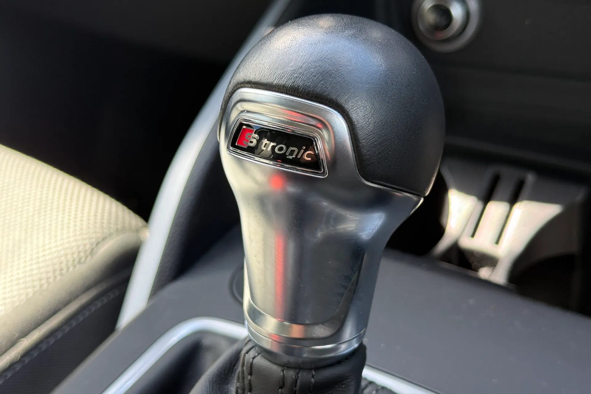 Audi Q2 thumbnail image number 24