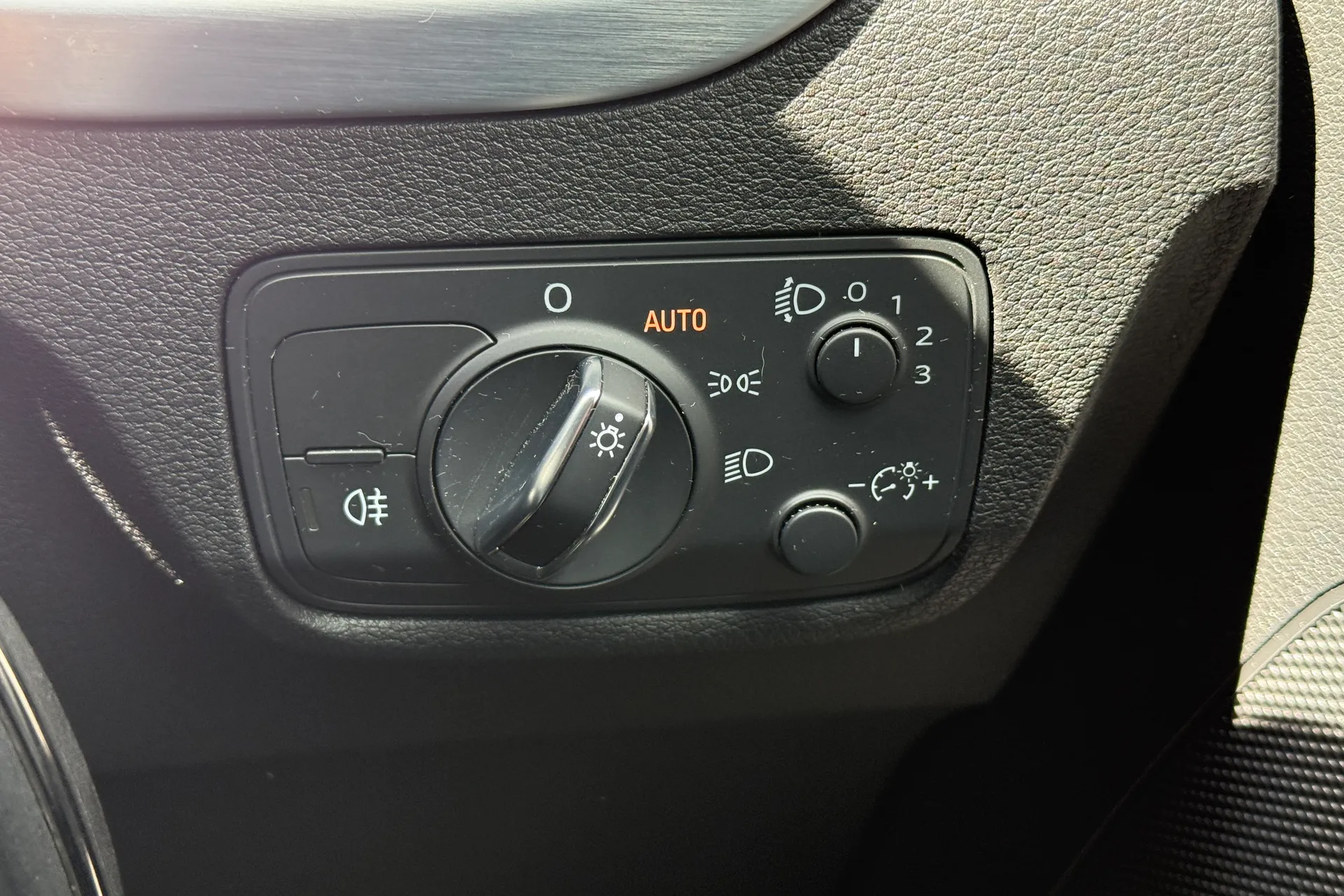 Audi Q2 thumbnail image number 21