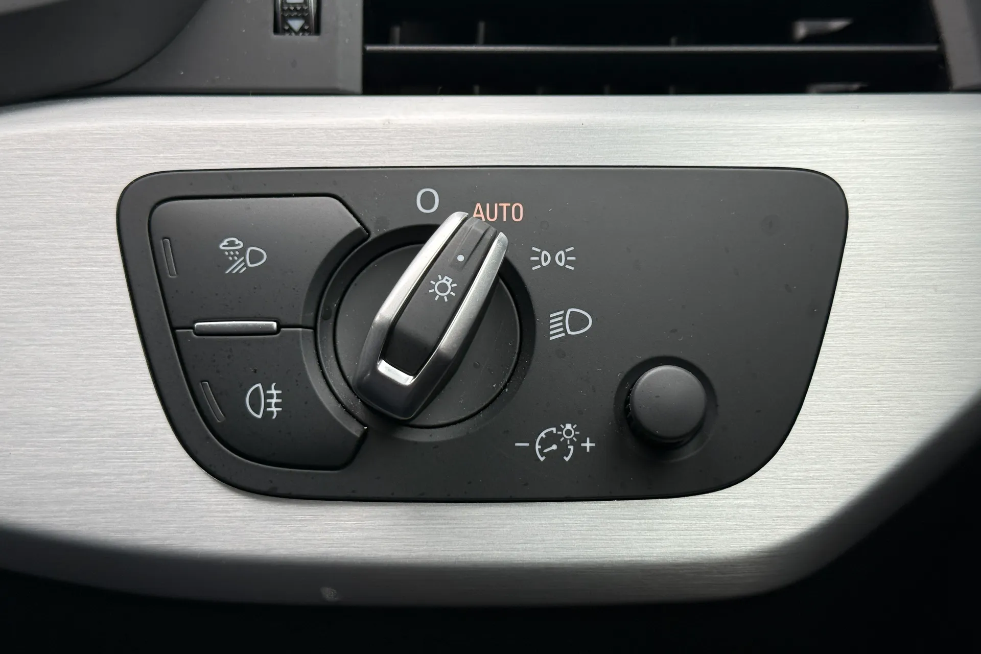 Audi A4 thumbnail image number 17