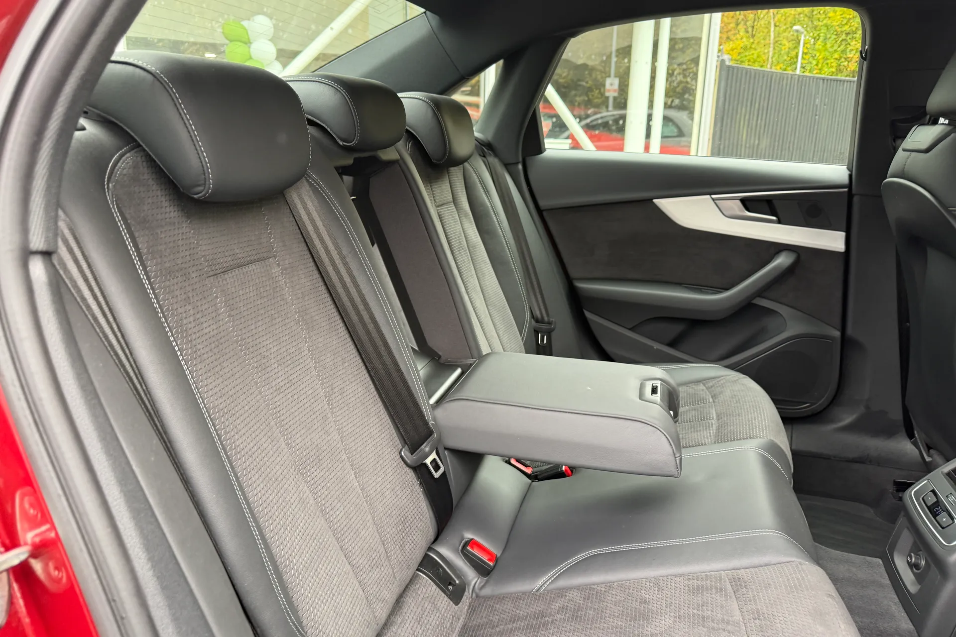 Audi A4 thumbnail image number 27