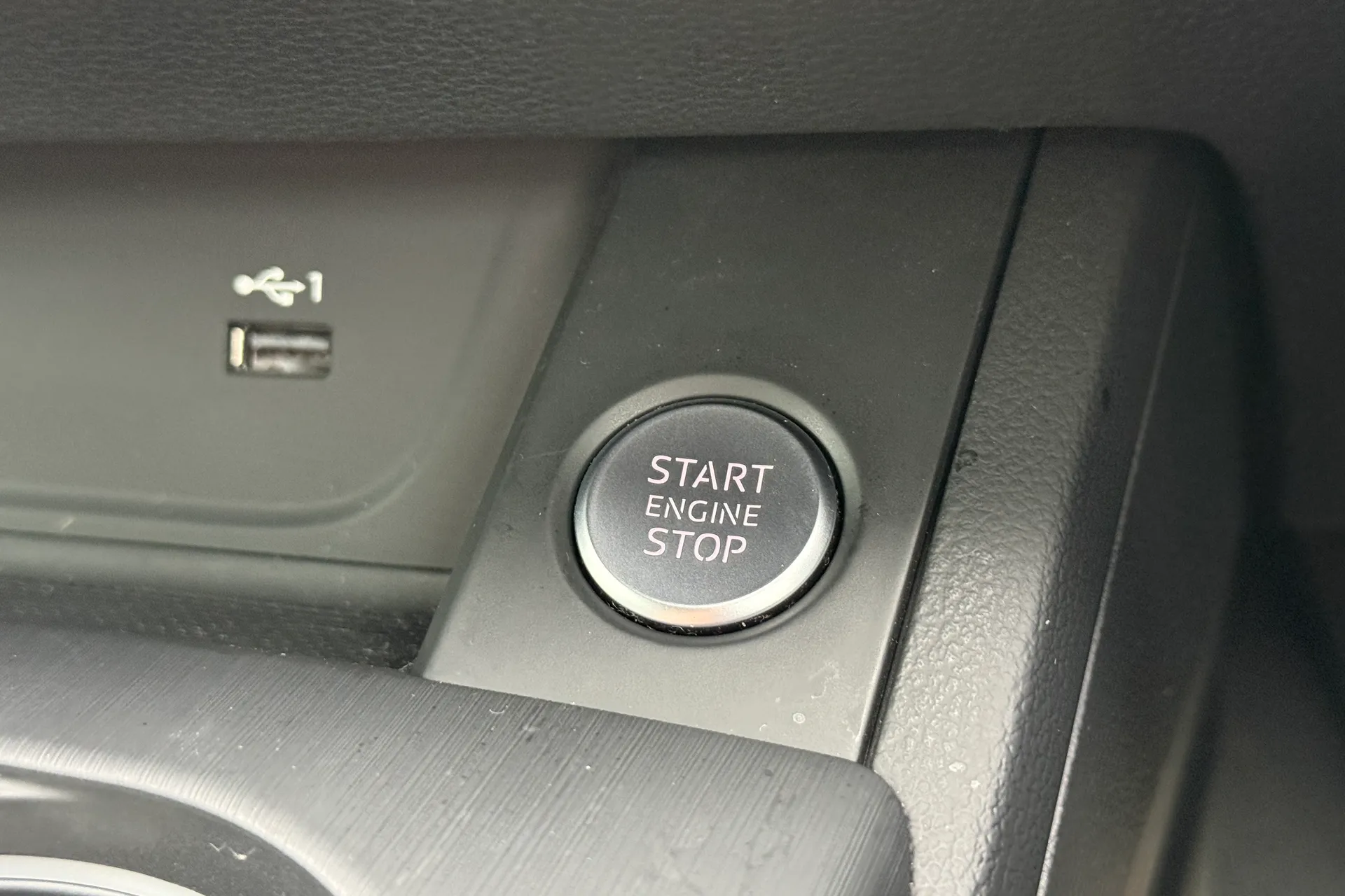 Audi A4 thumbnail image number 14