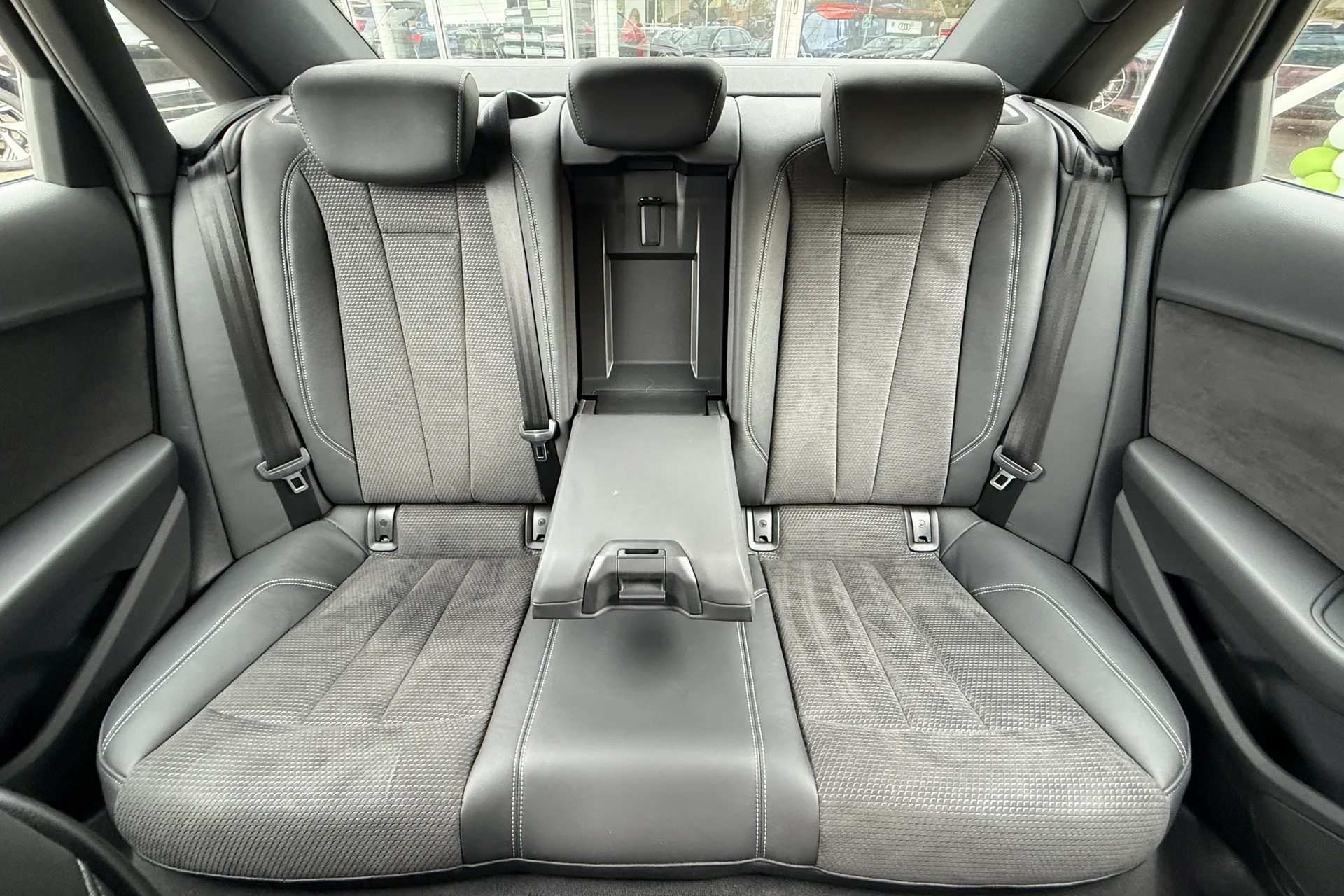 Audi A4 thumbnail image number 50