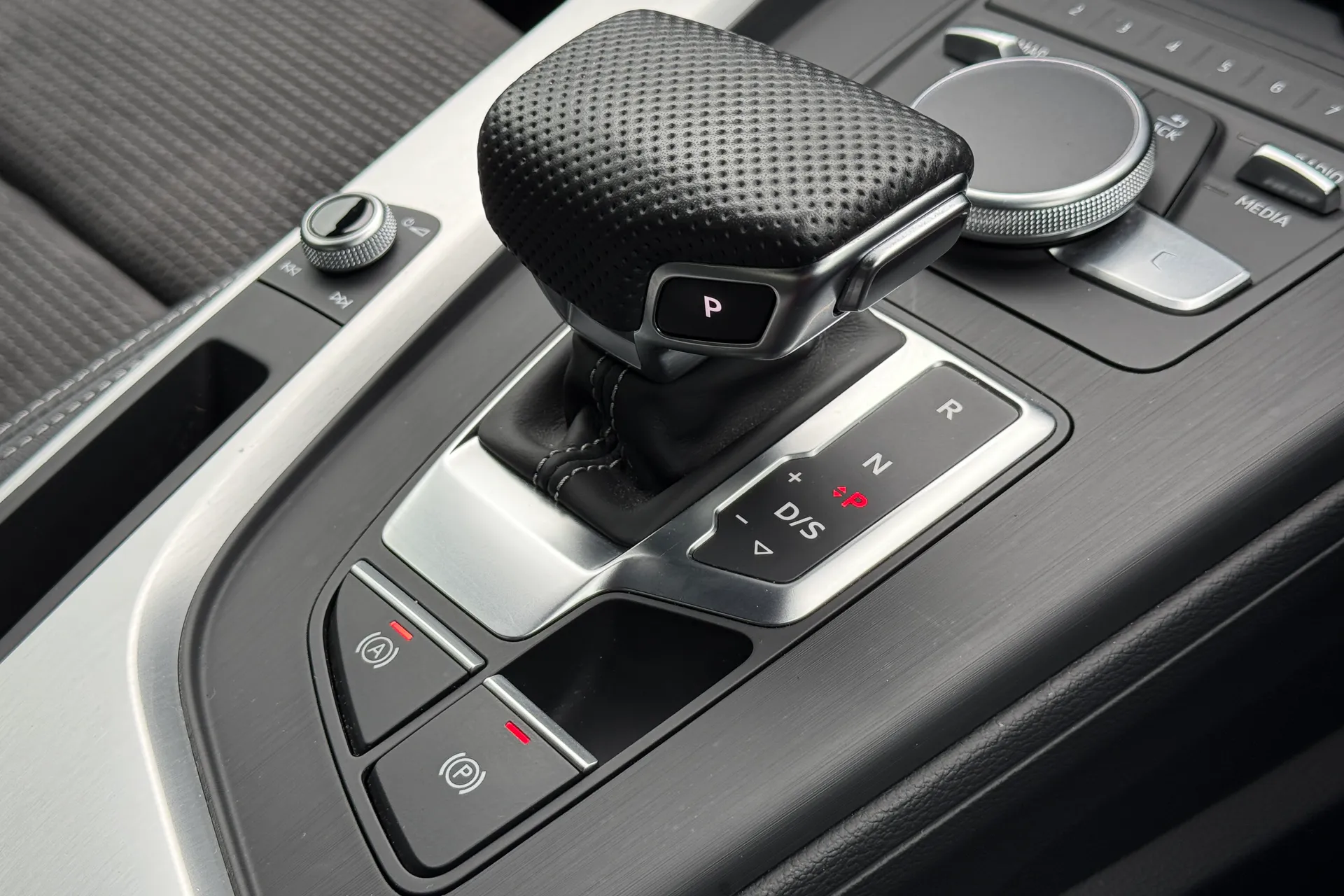 Audi A4 thumbnail image number 18