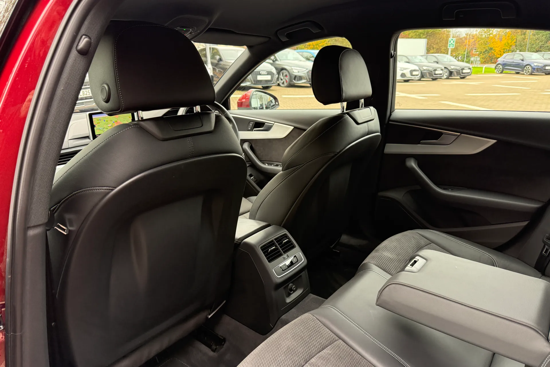 Audi A4 thumbnail image number 44