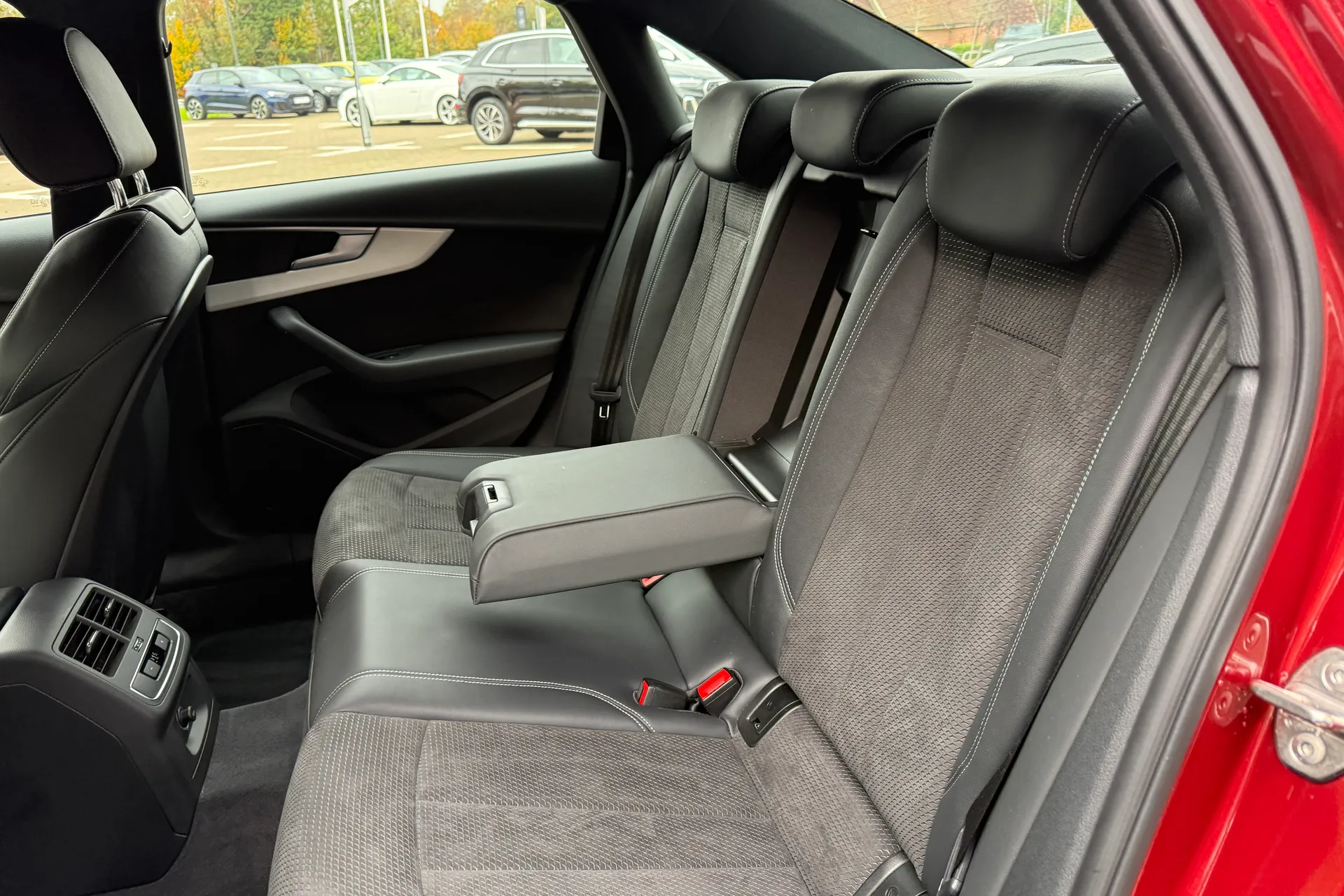 Audi A4 thumbnail image number 45