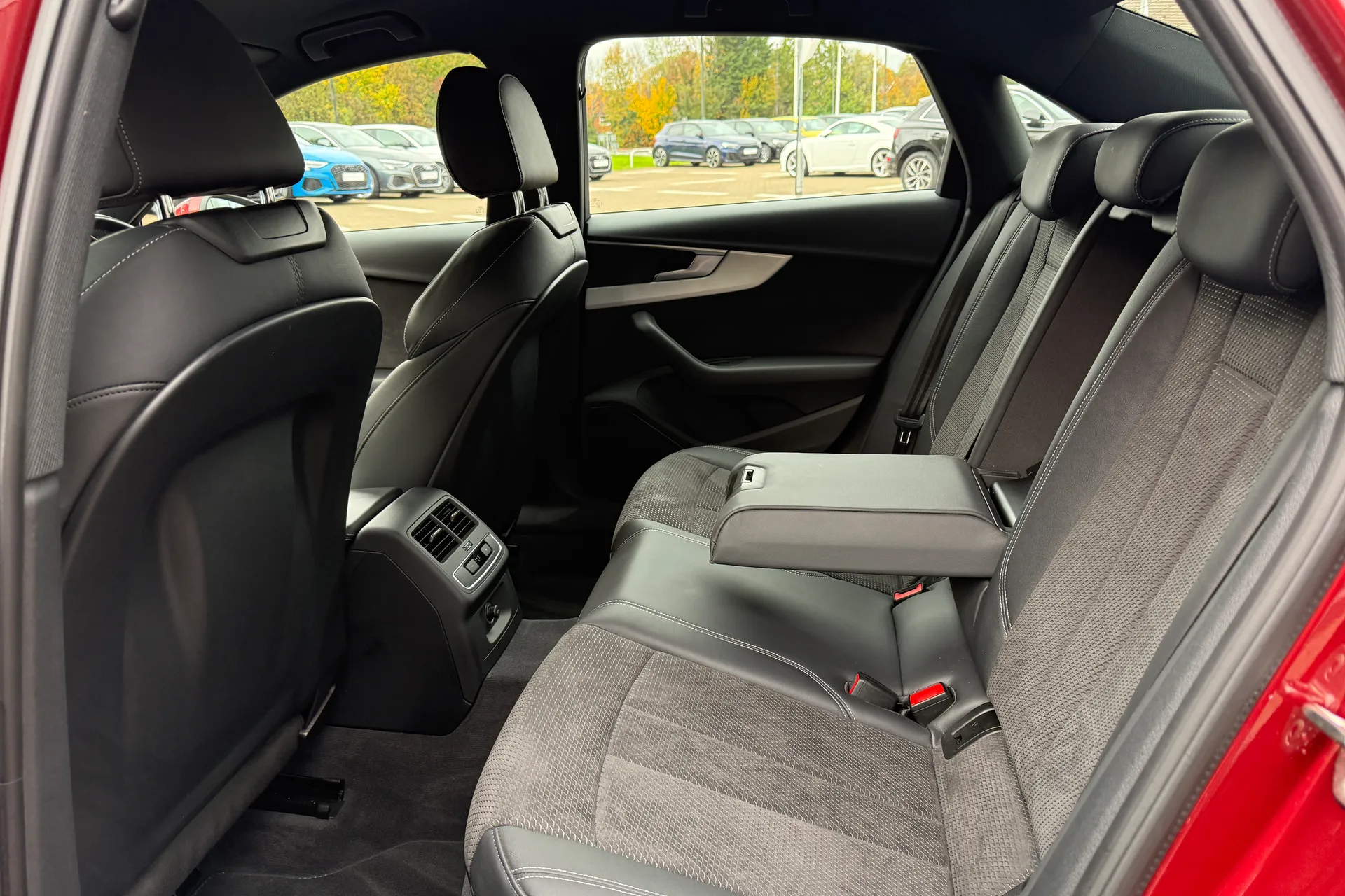 Audi A4 thumbnail image number 46