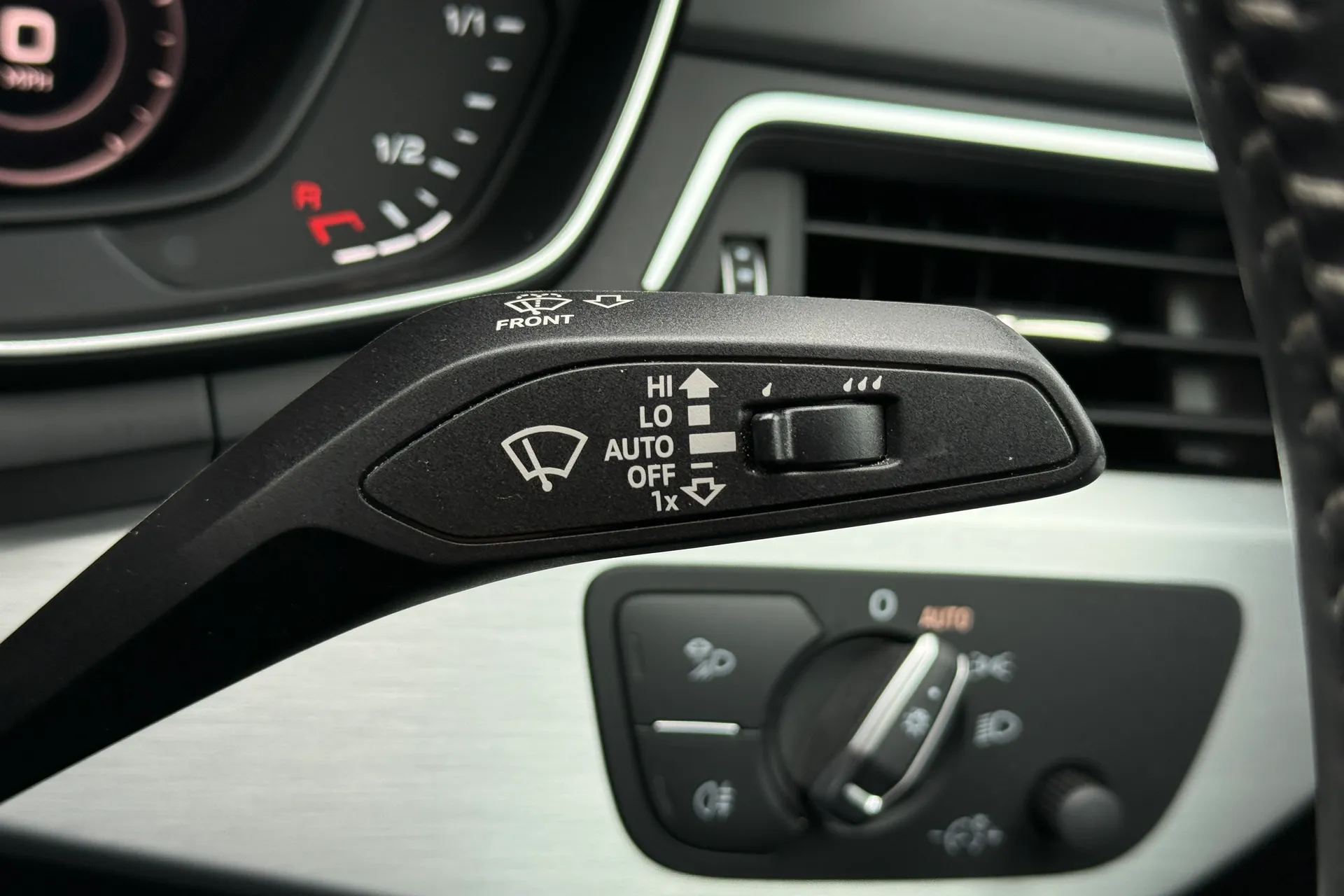 Audi A4 thumbnail image number 16