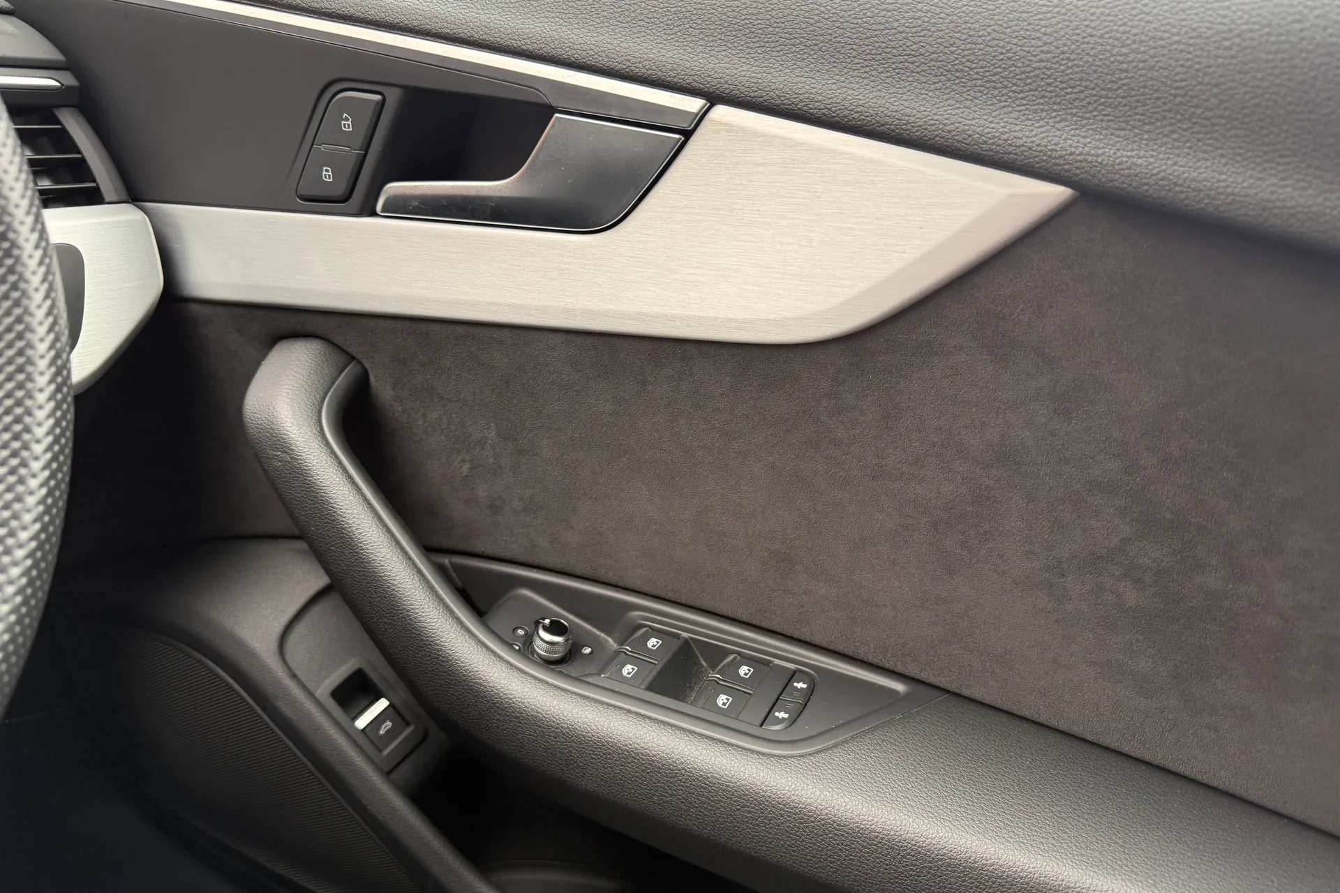 Audi A4 thumbnail image number 22