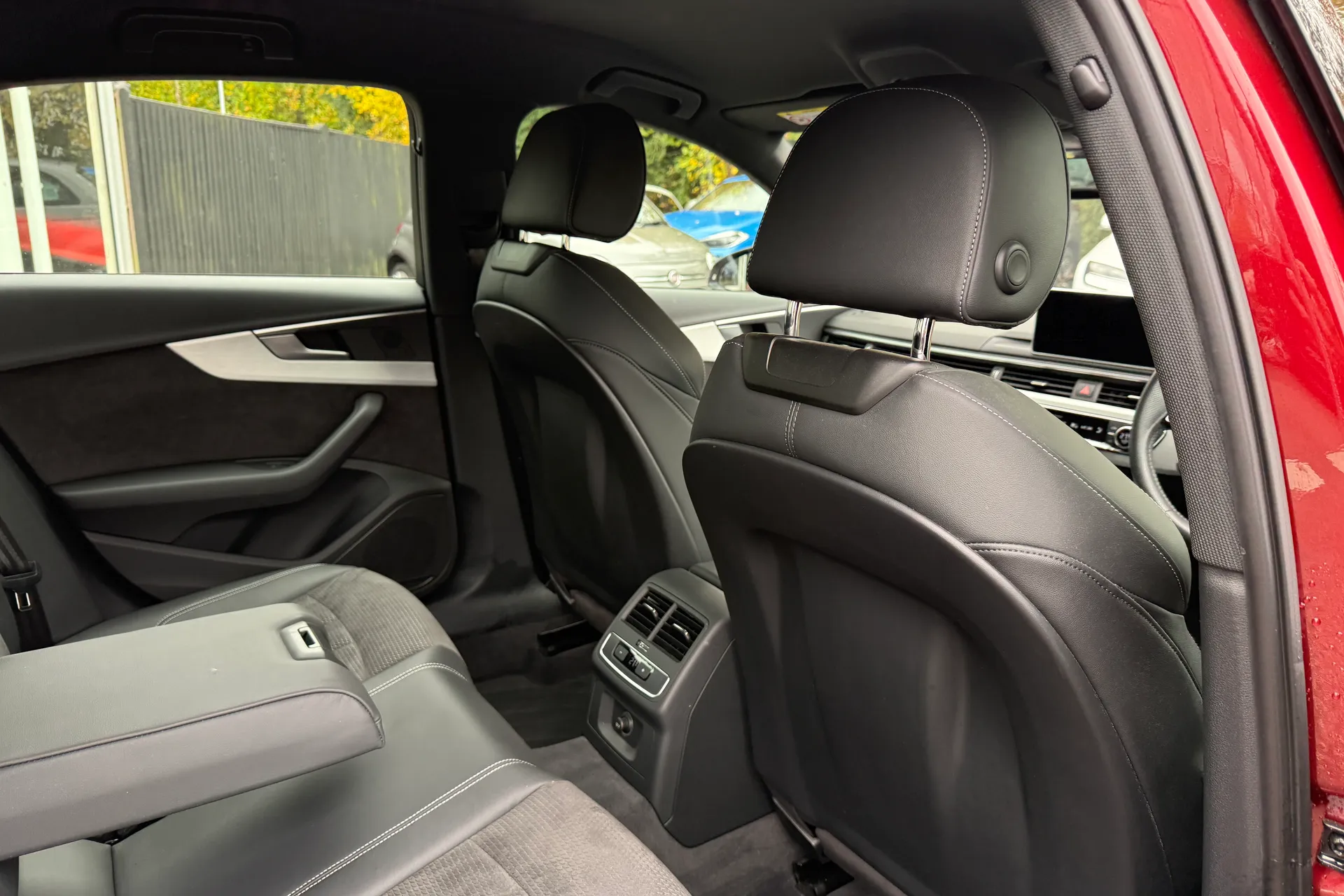 Audi A4 thumbnail image number 29