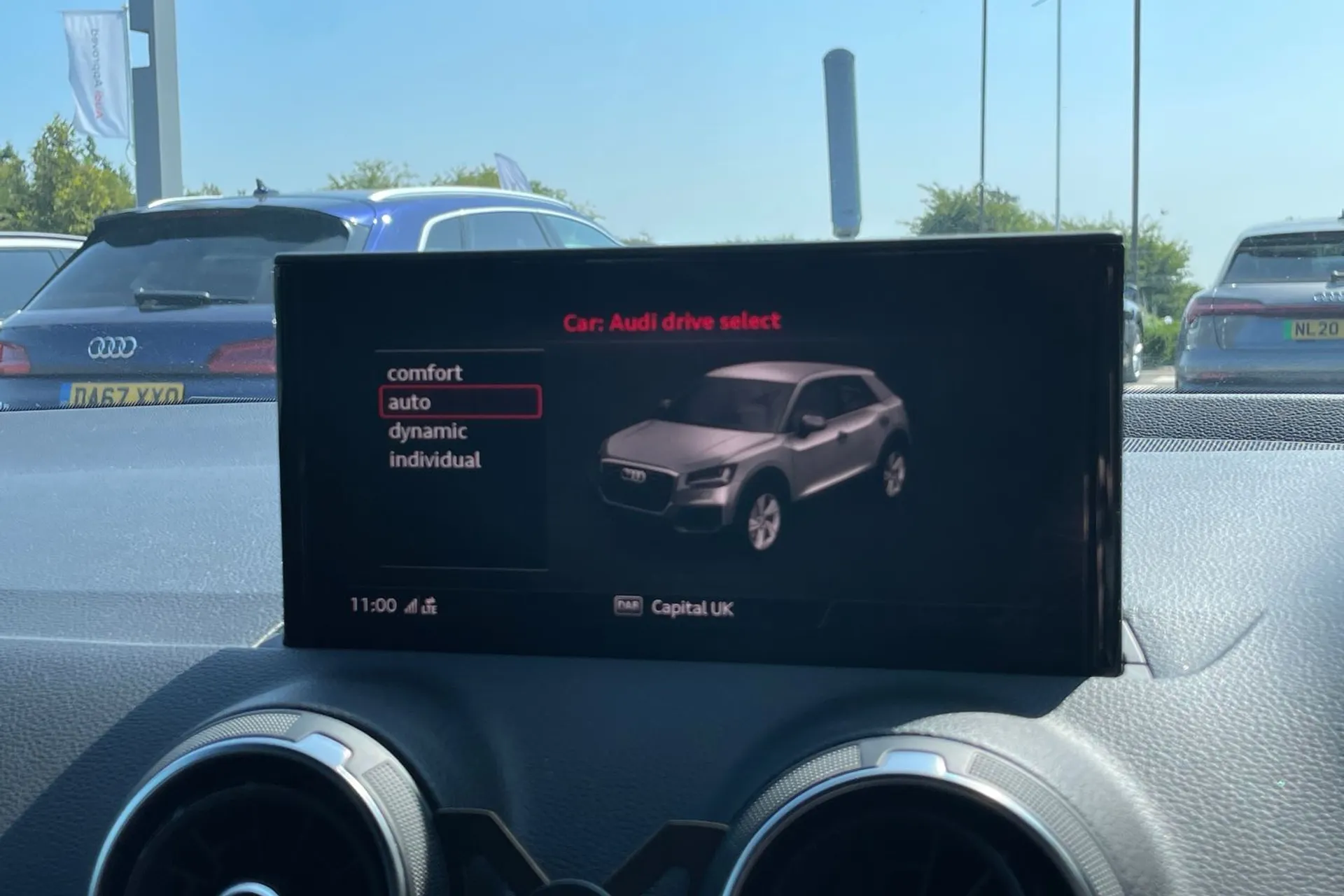 Audi Q2 thumbnail image number 31