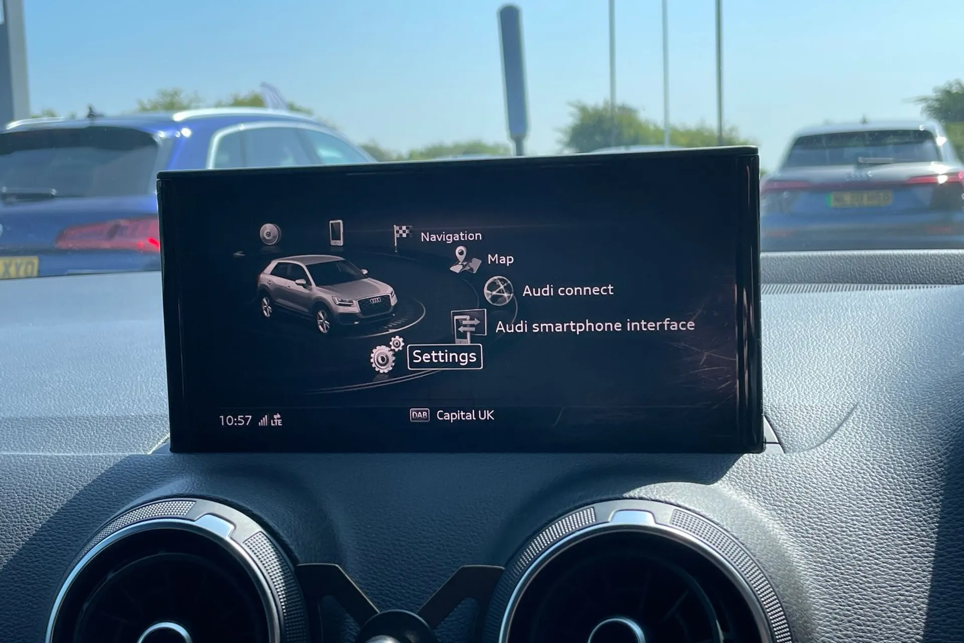 Audi Q2 thumbnail image number 23