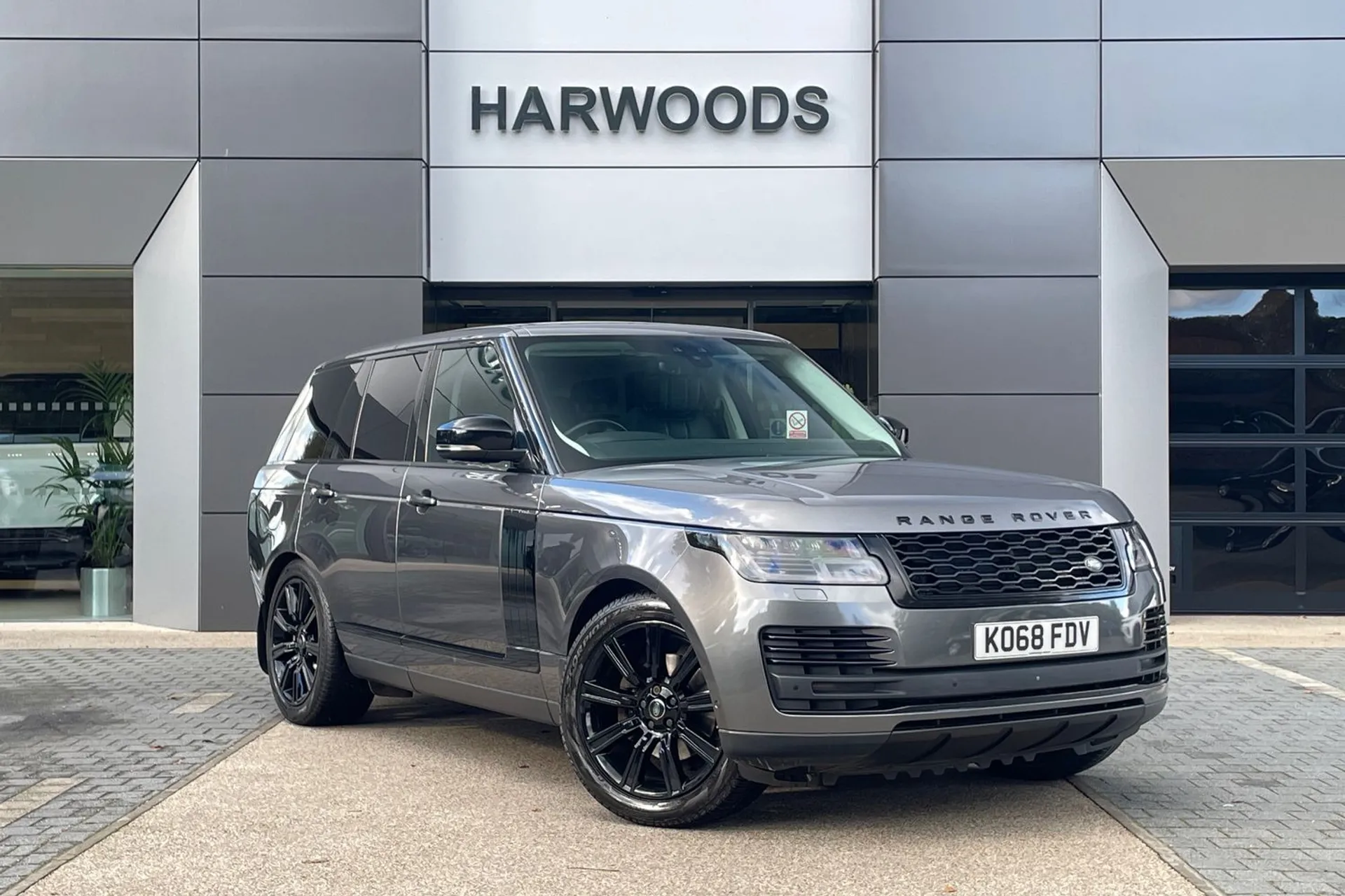 LAND ROVER RANGE ROVER focused image