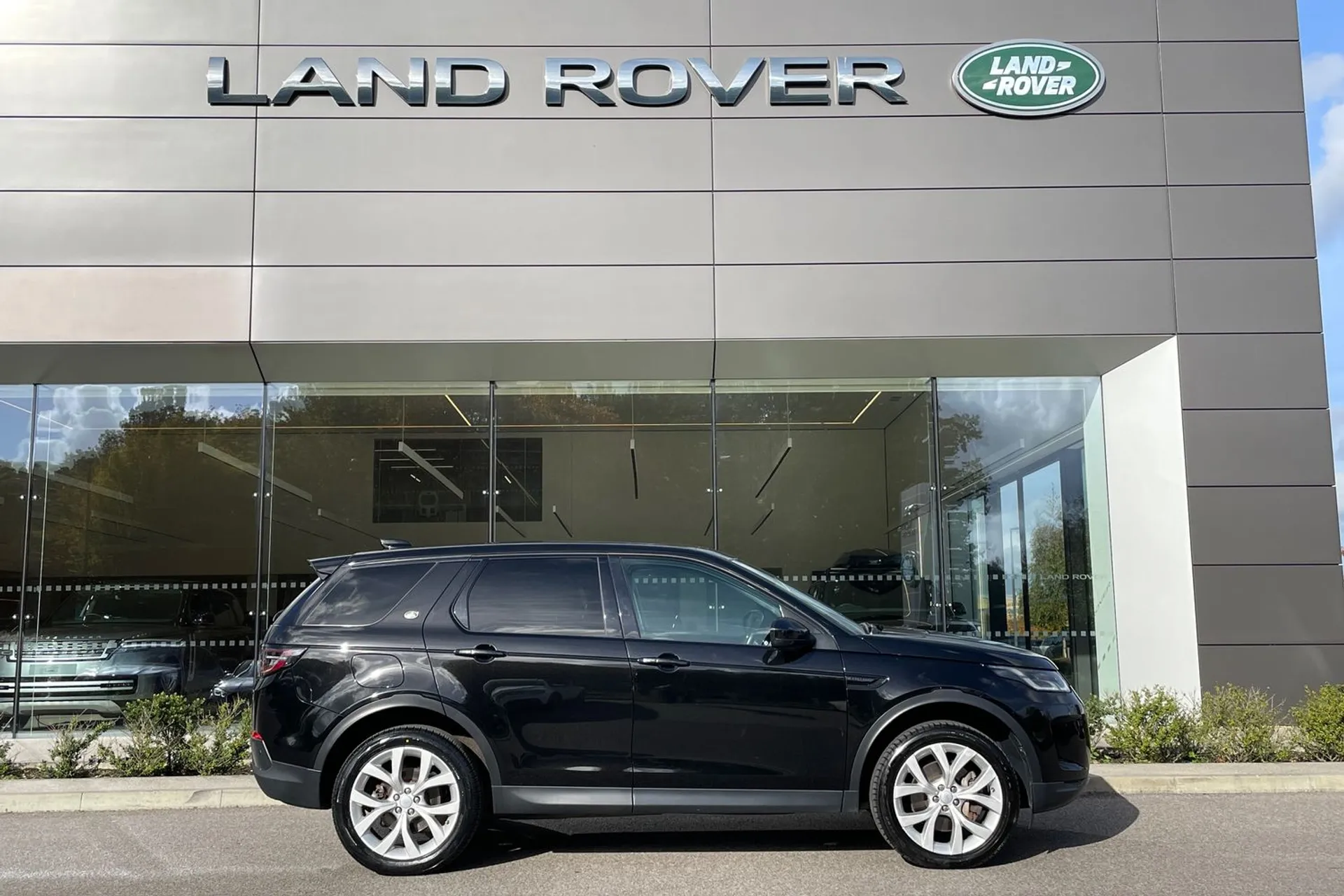 LAND ROVER DISCOVERY SPORT thumbnail image number 2