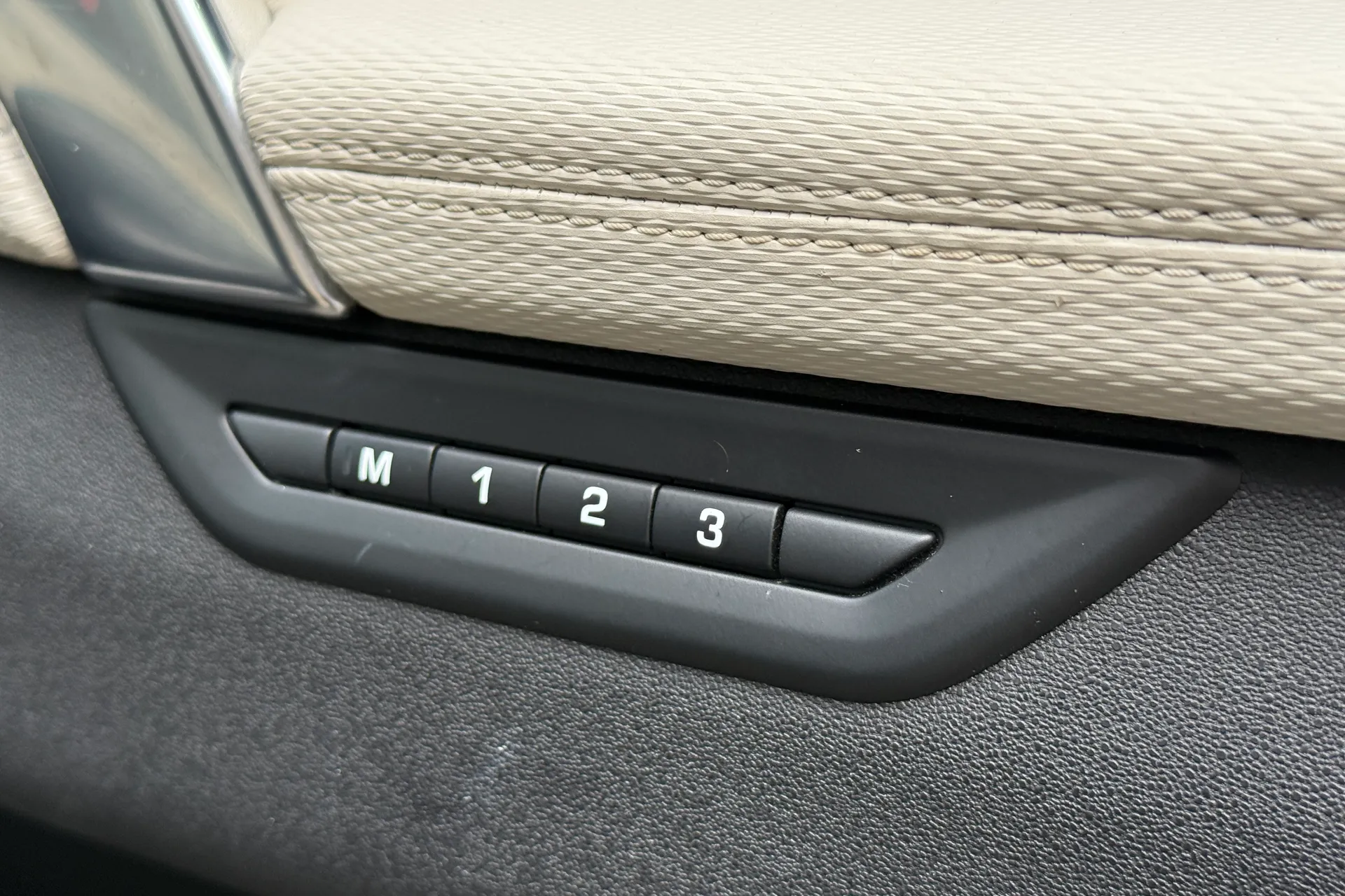 LAND ROVER DISCOVERY SPORT thumbnail image number 52