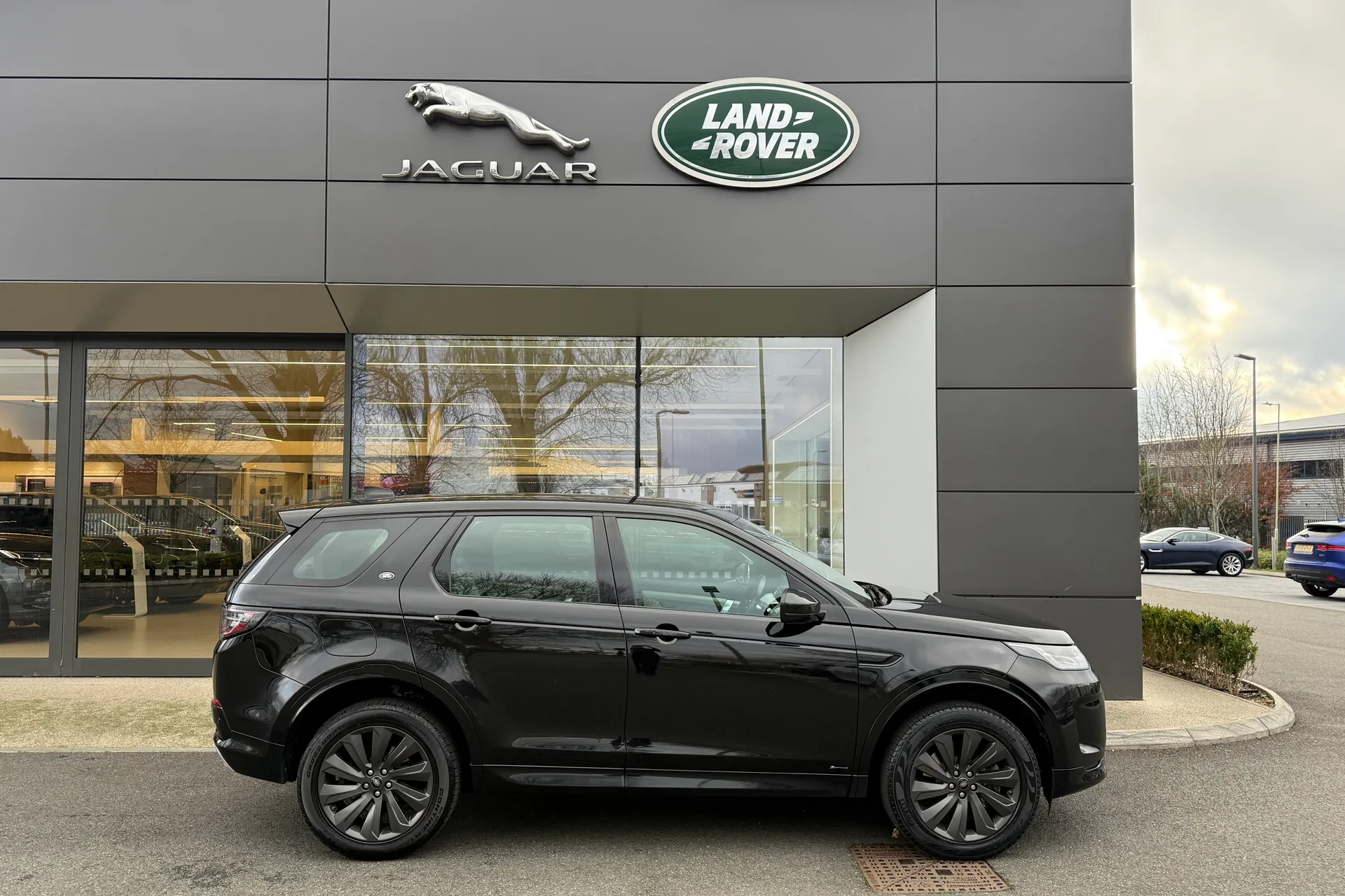 LAND ROVER DISCOVERY SPORT thumbnail image number 2