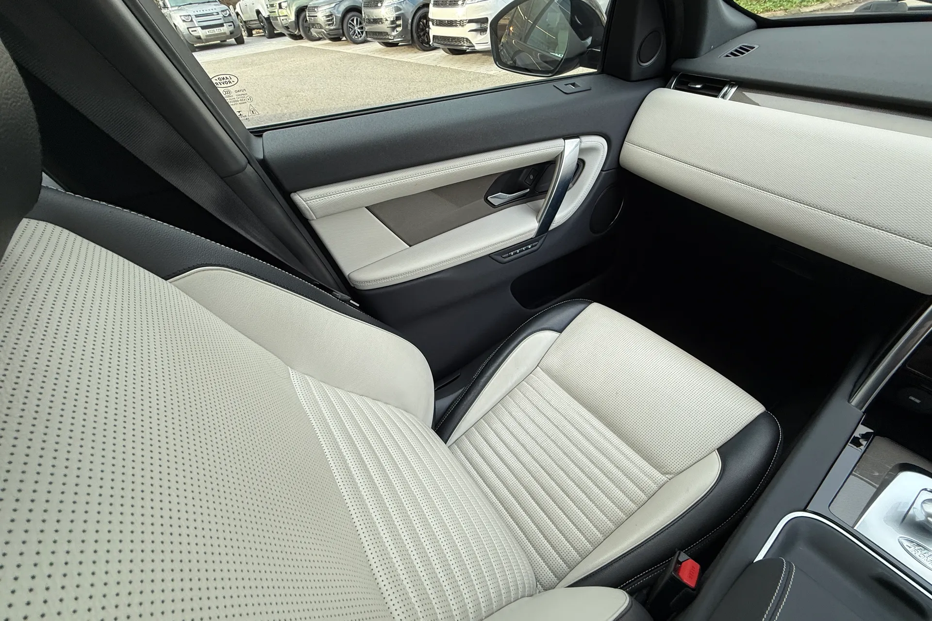 LAND ROVER DISCOVERY SPORT thumbnail image number 13