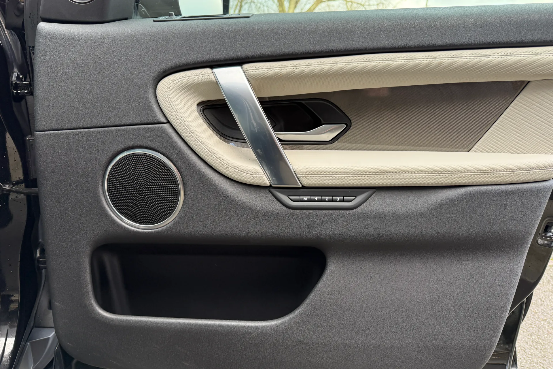 LAND ROVER DISCOVERY SPORT thumbnail image number 51