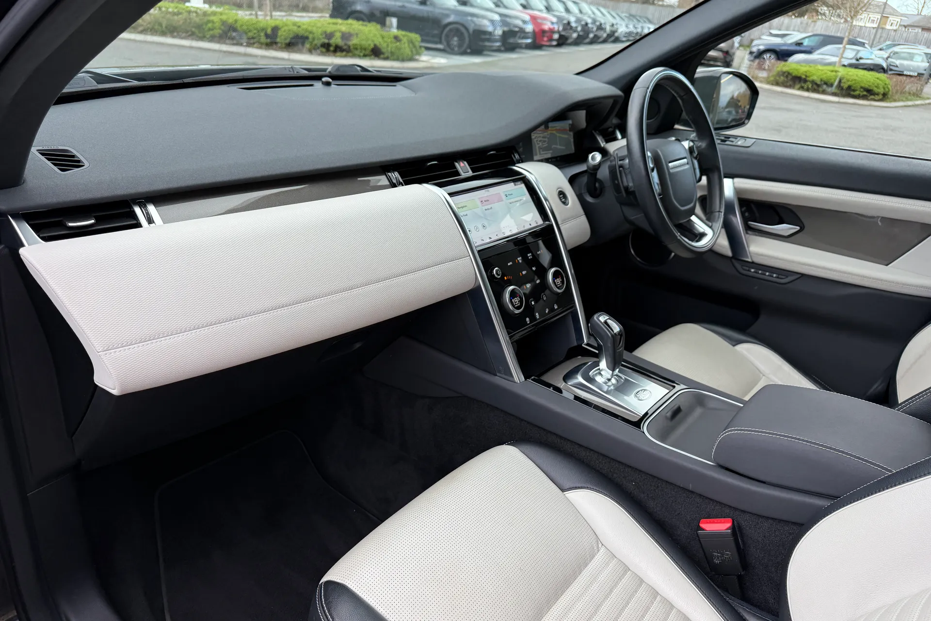 LAND ROVER DISCOVERY SPORT thumbnail image number 48