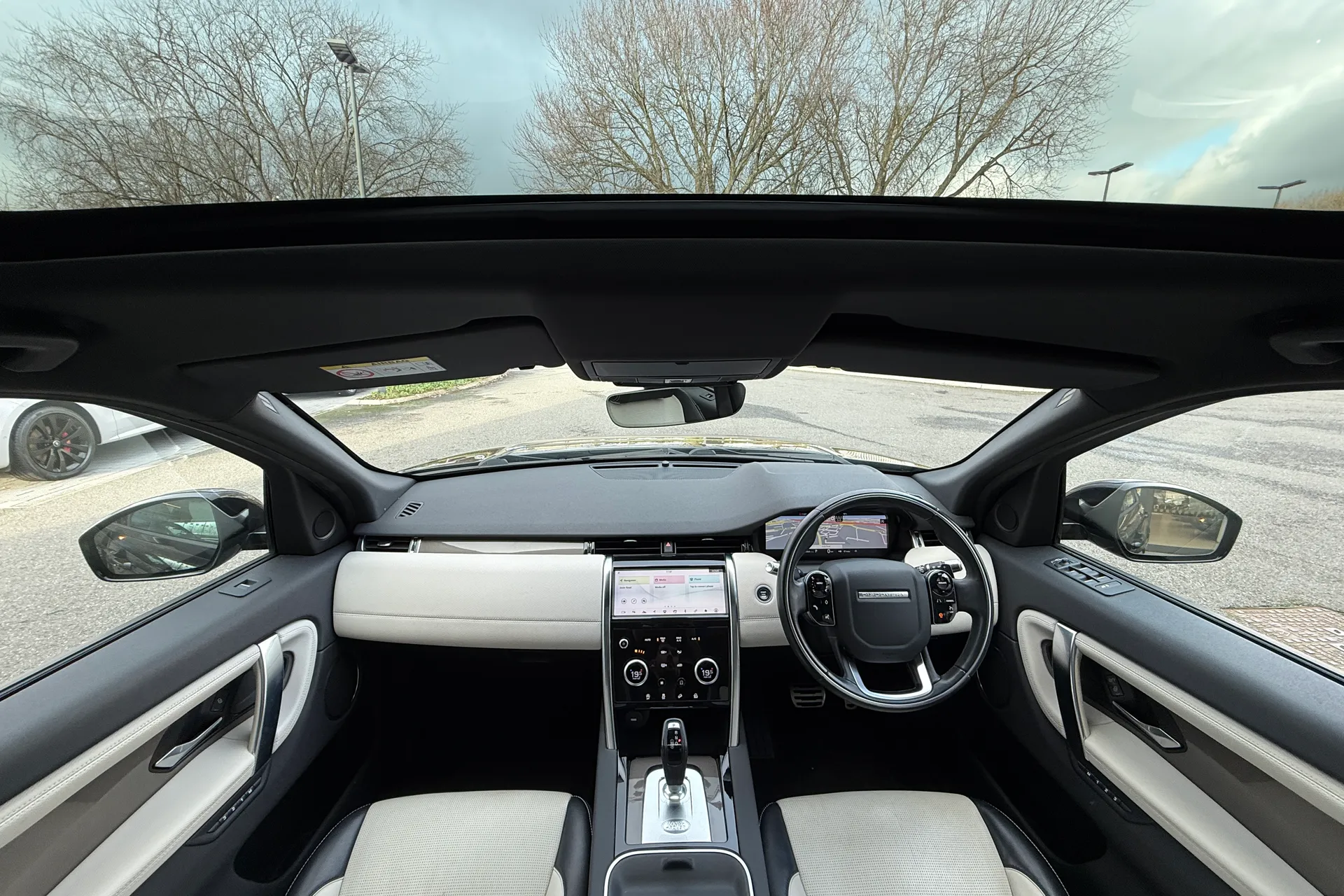 LAND ROVER DISCOVERY SPORT thumbnail image number 3