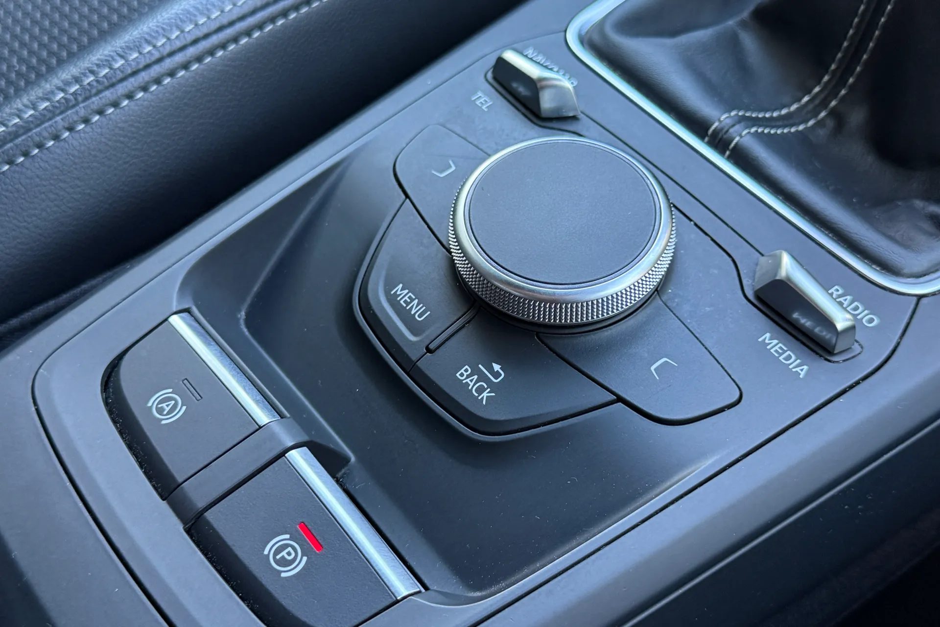 Audi Q2 thumbnail image number 23