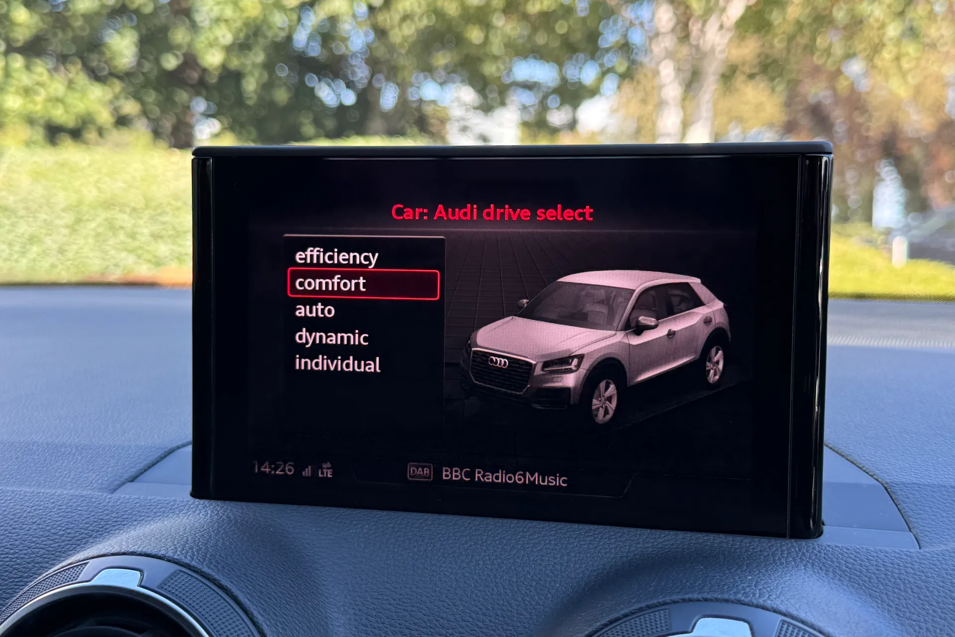 Audi Q2 thumbnail image number 10